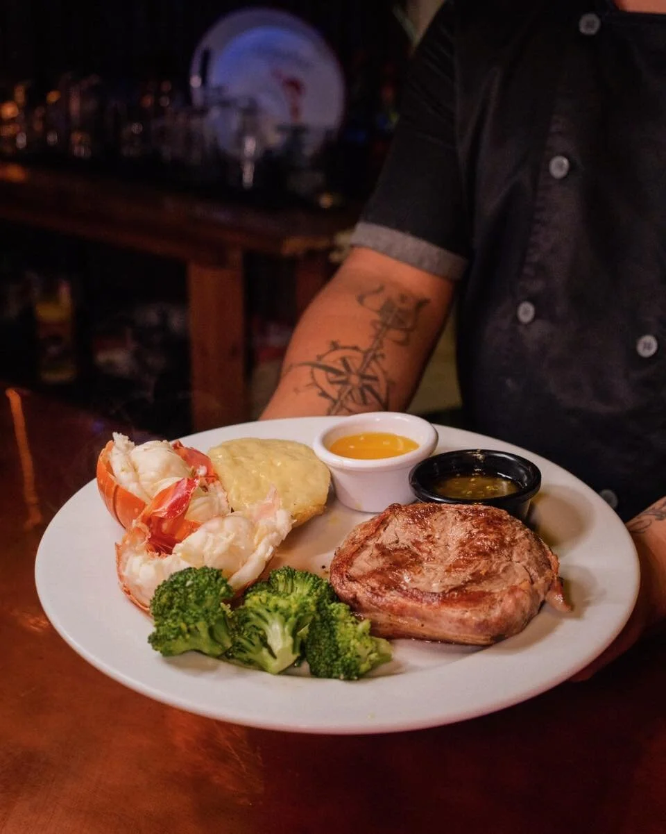 Are you ready for dinner that is seriously great and that will make you weak in the knees? 😁 

#catchoftheday #lobsterlover #cozumelisland #seafoodrestaurant #islacozumel #cozumelmexico #lobstertails #cozumel #mexicancaribbean #travelfoodie
