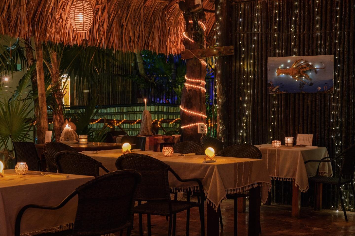 Enjoy a perfect evening at The Original Lobster House 🦞
@theoriginallobsterhouse 

#islacozumel #cozumelmexico #lobsterlover #lobstertails #cozumelisland #seafoodrestaurant #mexicancaribbean #catchoftheday #travelfoodie #drinklocal #cozumel