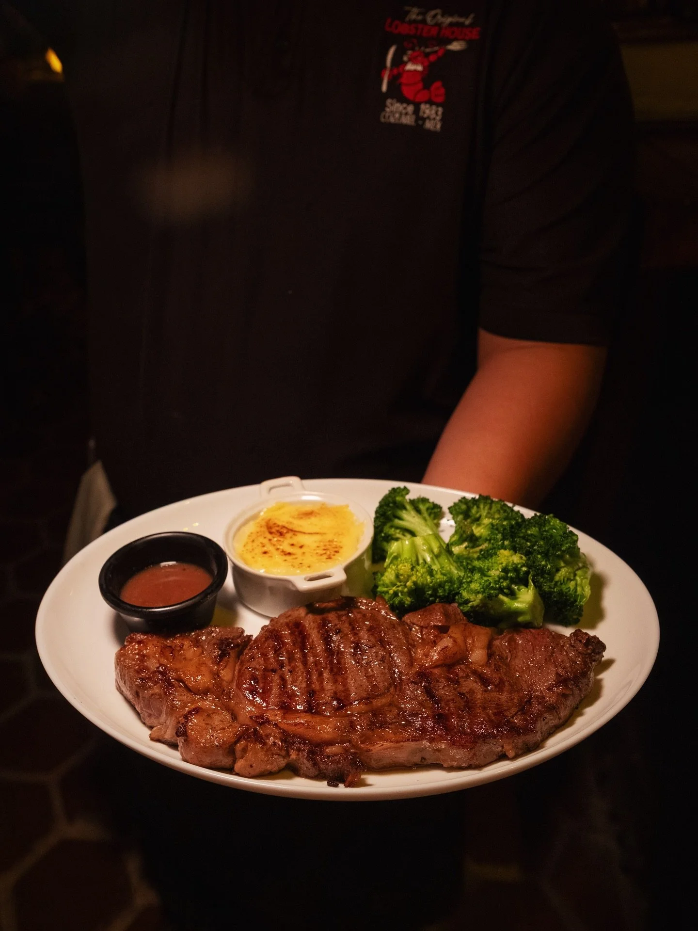 My heart (and stomach) belongs to The Original Lobster House. Best. Restaurant. Ever. 🦞🌴 

#IslandFavorite #cozumel #cozumelmexico #cozumelisland #islacozumel #restaurants #bestrestaurants #lobster #lobstertails #lobsterlover #seafoodrestaurant #fa