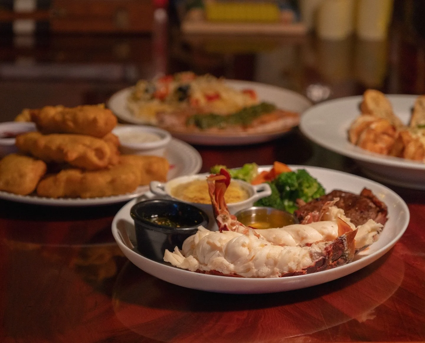 Me: I&rsquo;ll just get something light.

Also me 10 minutes later: lobster, pasta, fish n&rsquo; chips, dessert, another drink please 🦞

No regrets though 🤍

#cozumel #islacozumel #cozumelisland #cozumelrestaurants