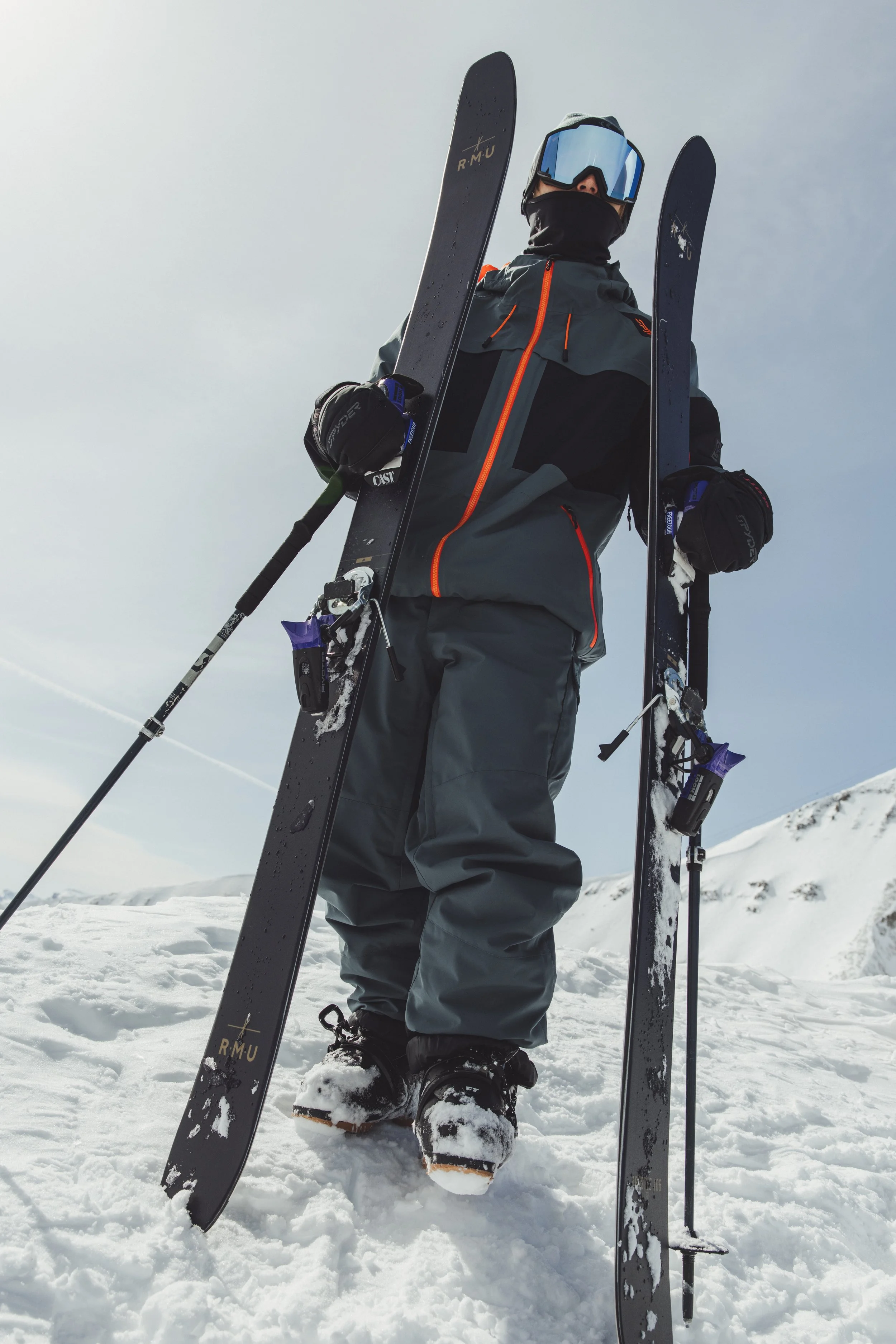 LIFT JACKET_38SA075409_SLB_LIFT PANT_38SA113505_SLB_PIVOT BALACLAVA_38D553501_BLK_PUFFY MITT_38D155401_BLK_1.jpg