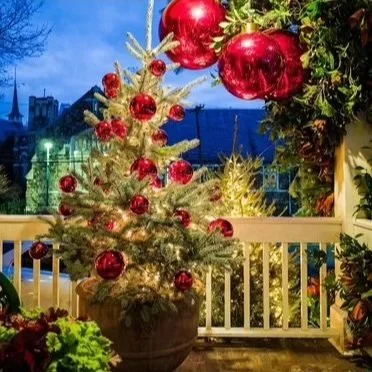 Holiday Lighting &amp; Decor Deserves a Designer