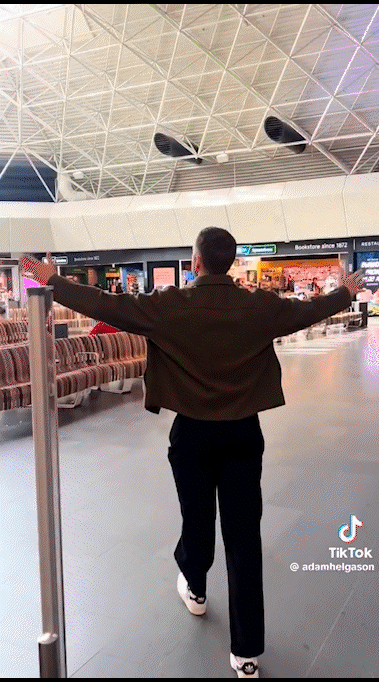 v0f044gc0000cpe5olnog65n17dflmug_4.gif
