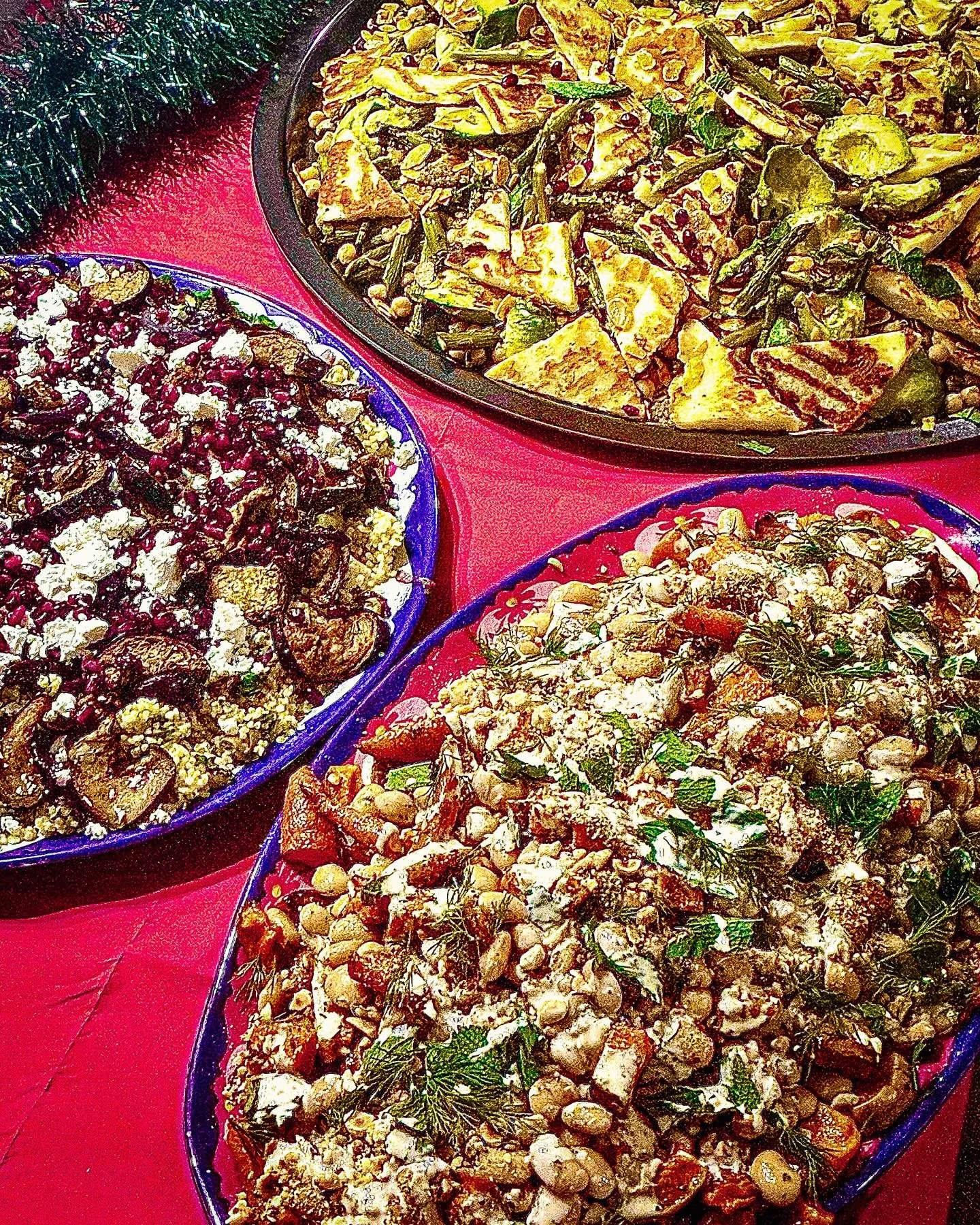 A ropey photo but a fabulous evening - a few huge vats of salad for @mounterfitness Christmas party. 

Thanks for working your Christmas magic, Rachel x

#surreyevents #pirbright #homecook #vegetarianrecipes #festivesalads