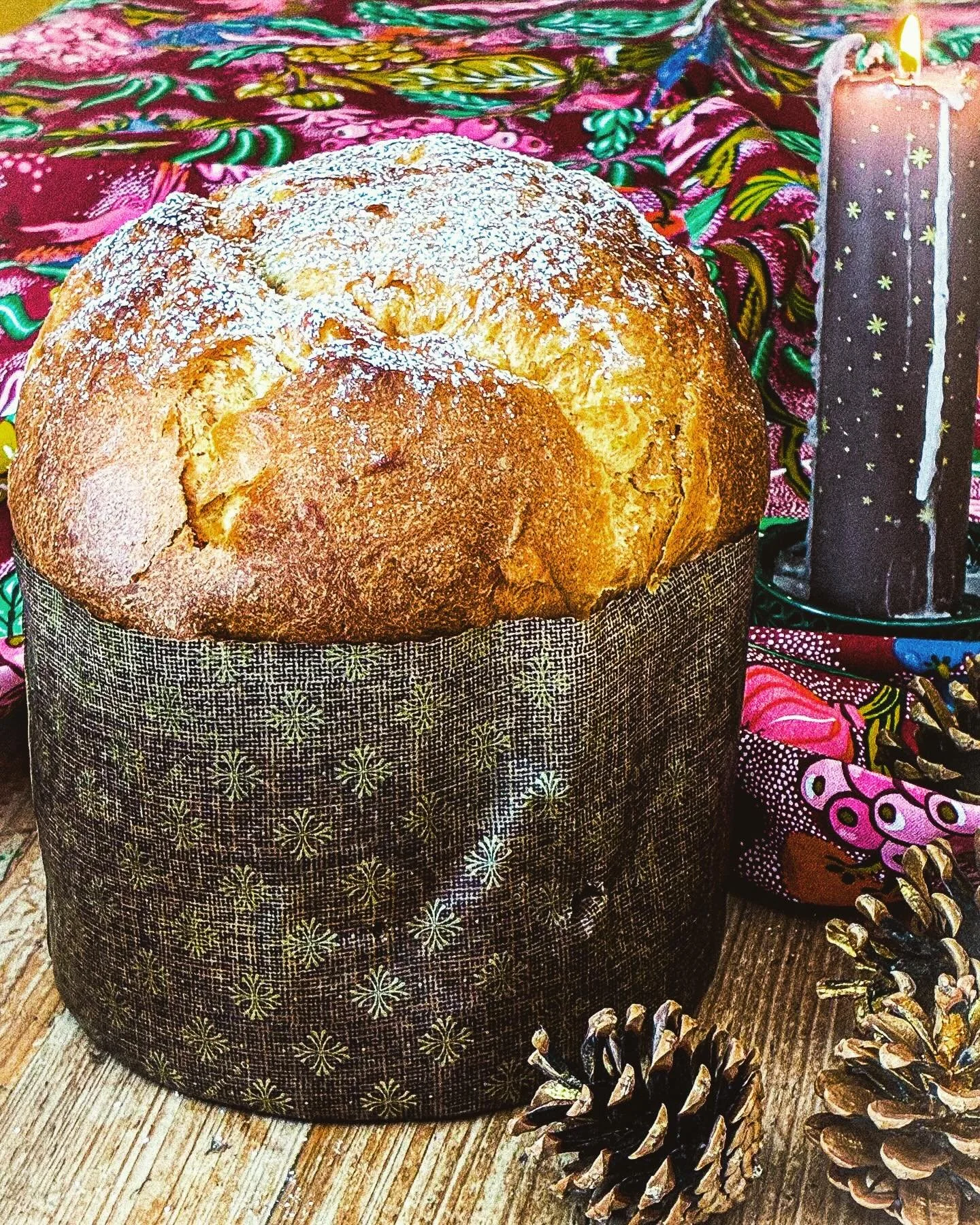 She is a panettone of monarchical proportions - sadly there&rsquo;s no ruler to give a scale to her stature but I had to put her on the flat bottom of the oven and take out all the shelves&hellip; A true queen.

Christmas Day breakfast. Tick.

#panne