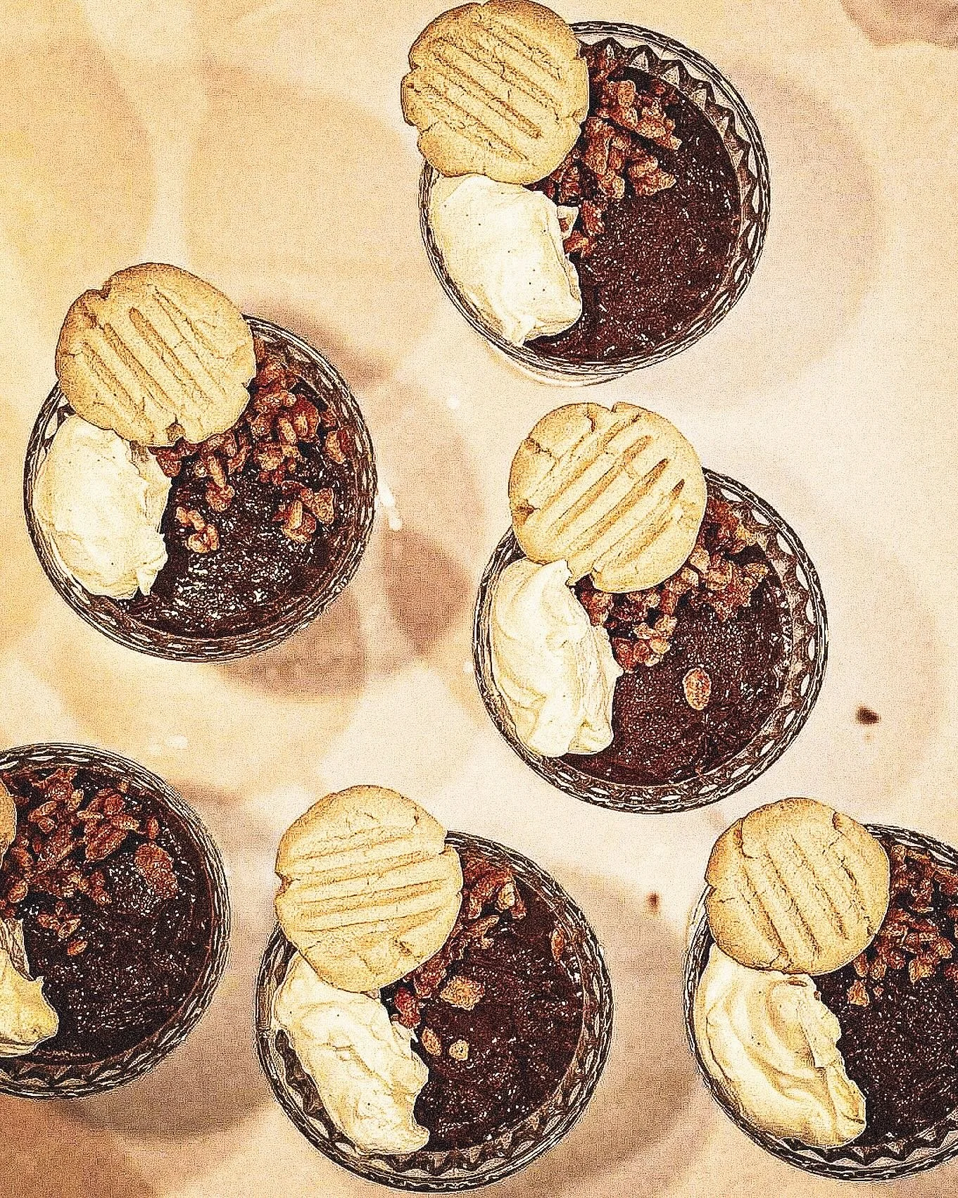 From last week&rsquo;s pop-up: budino di cioccolato&hellip; choc pudding. With caramelised-salty-cereal crunch, vanilla cream and orange shortbread biccies to dunk. 

Unusually delicate and sophisticated for me. 

#chocolatepudding #popuprestaurant #