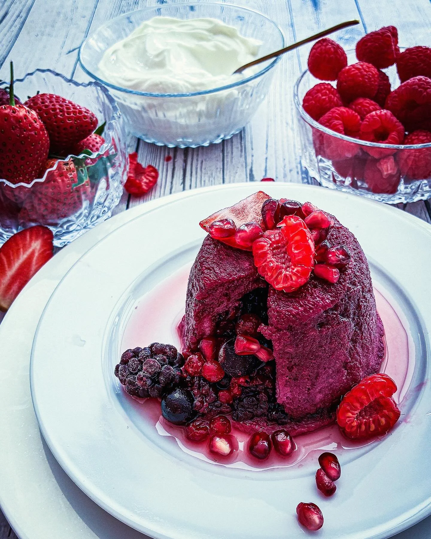 Renamed: Hail-storm pudding. Not quite the same romance as her official name, but more reflective of April&rsquo;s dichotomy&hellip;

Delicious little pud whatever the weather.

#summerpudding #easydessert #surreyfood #goodfoodeveryday #pirbright