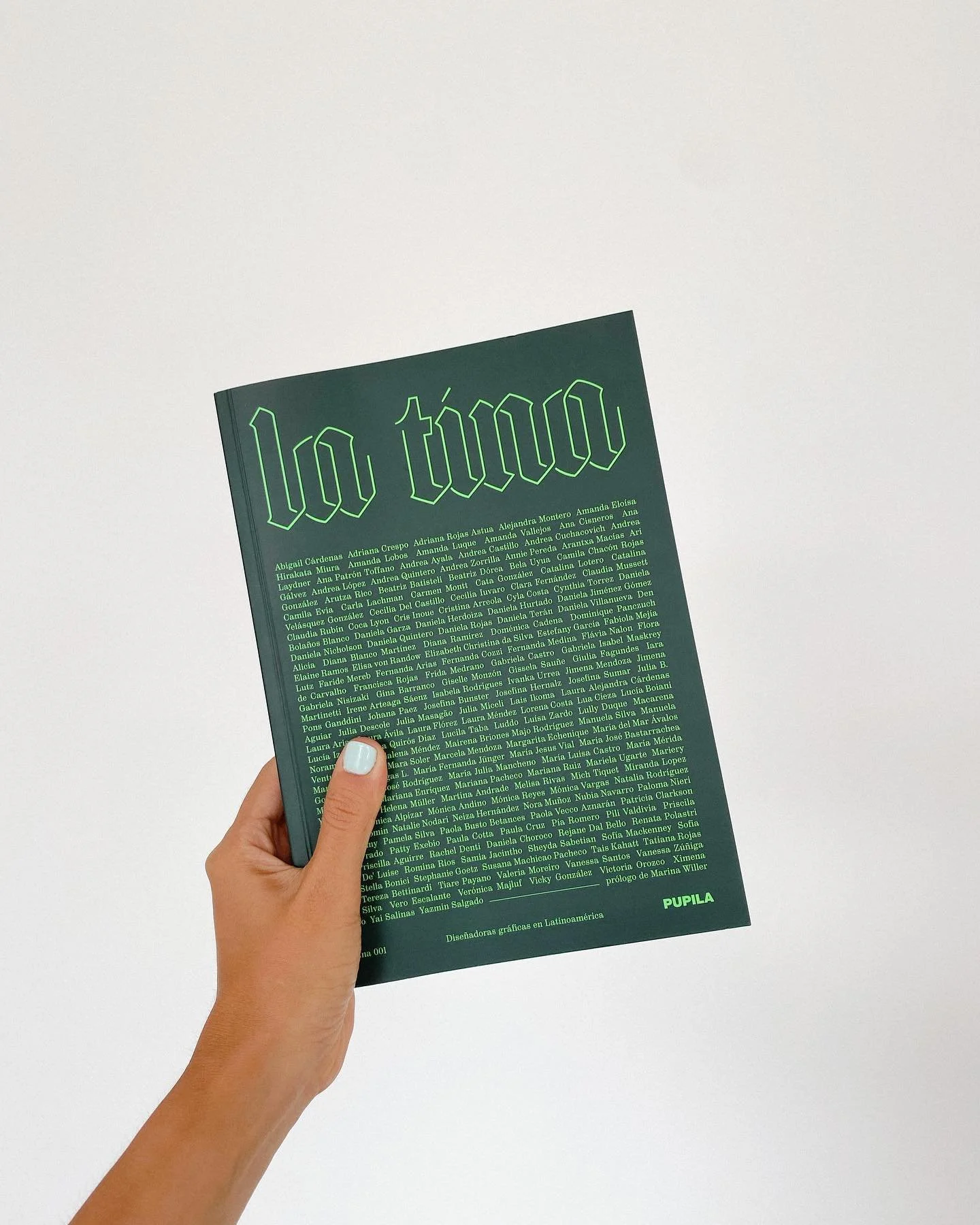 Muy feliz de ser parte de la primera edici&oacute;n del libro LaTina x @pupila.co ✨ 

Este libro re&uacute;ne el trabajo de 175 talentosas dise&ntilde;adoras de Latinoam&eacute;rica.

Gracias @pupila.co por esta iniciativa en pro del dise&ntilde;o La