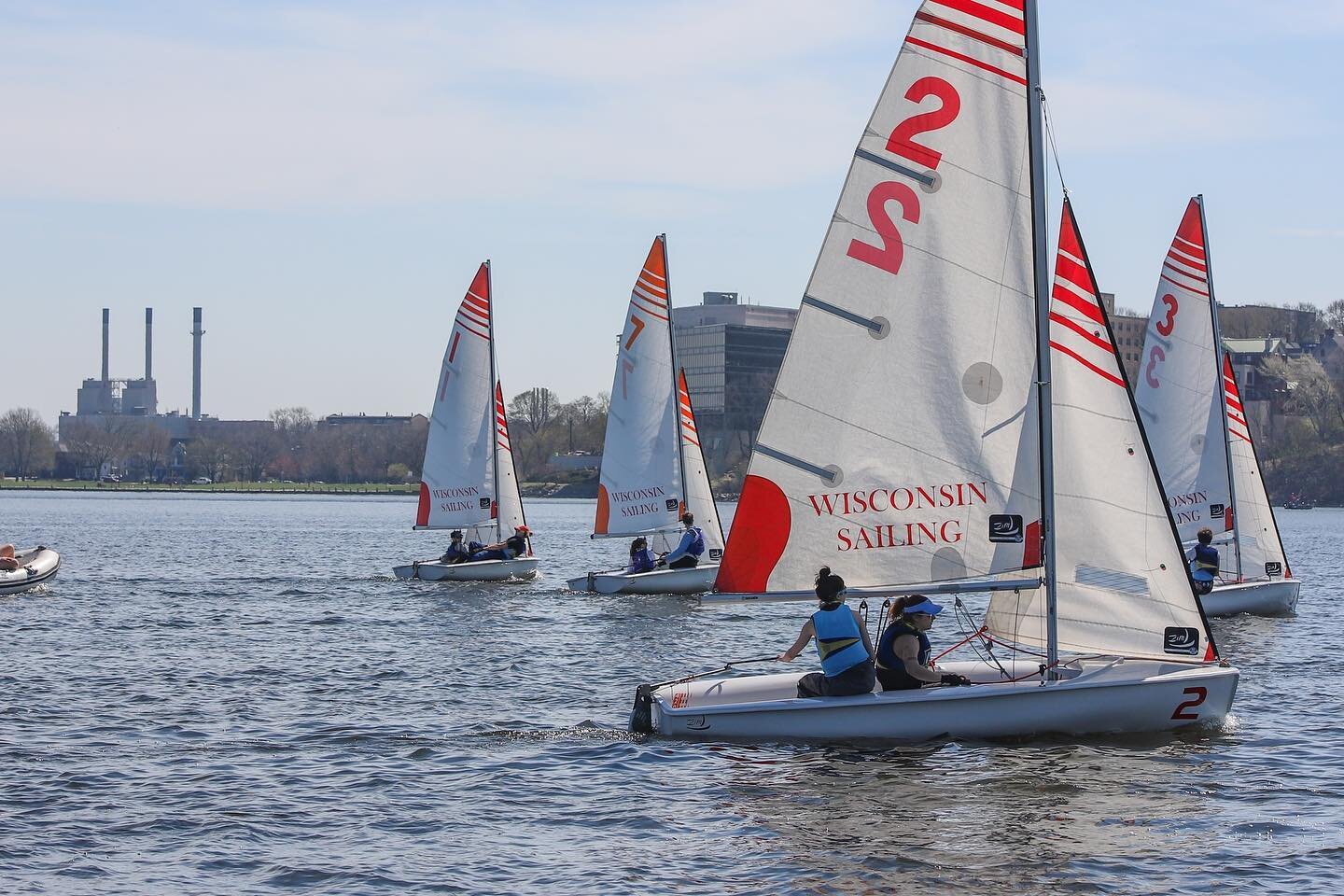 Last weekend, we sent ten of our sailors to compete in two regattas hosted by @wiscosailing! Friday Marquette competed against five schools in a team race regatta and Saturday &amp; Sunday competed in the fleet race! Scores to the regattas are in our