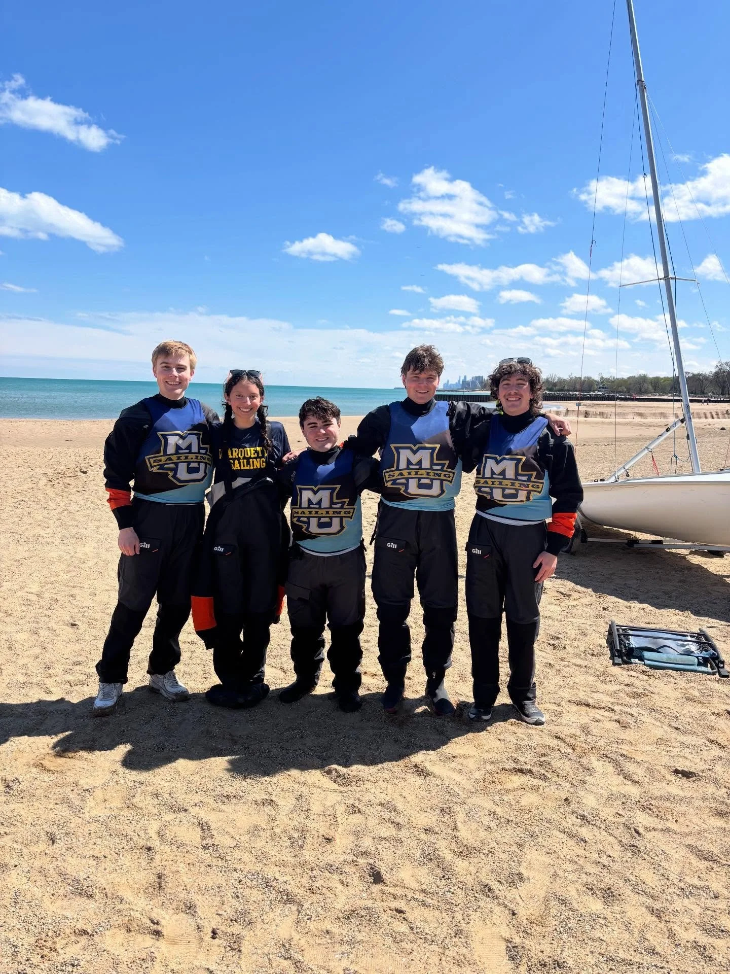 This past weekend, MUST went to Northwestern University to sail in NU spring! Thank you @northwesternsailing for hosting an excellent regatta! In the wise words of our Race Captain, Charlie, here come the golden eagles 🦅