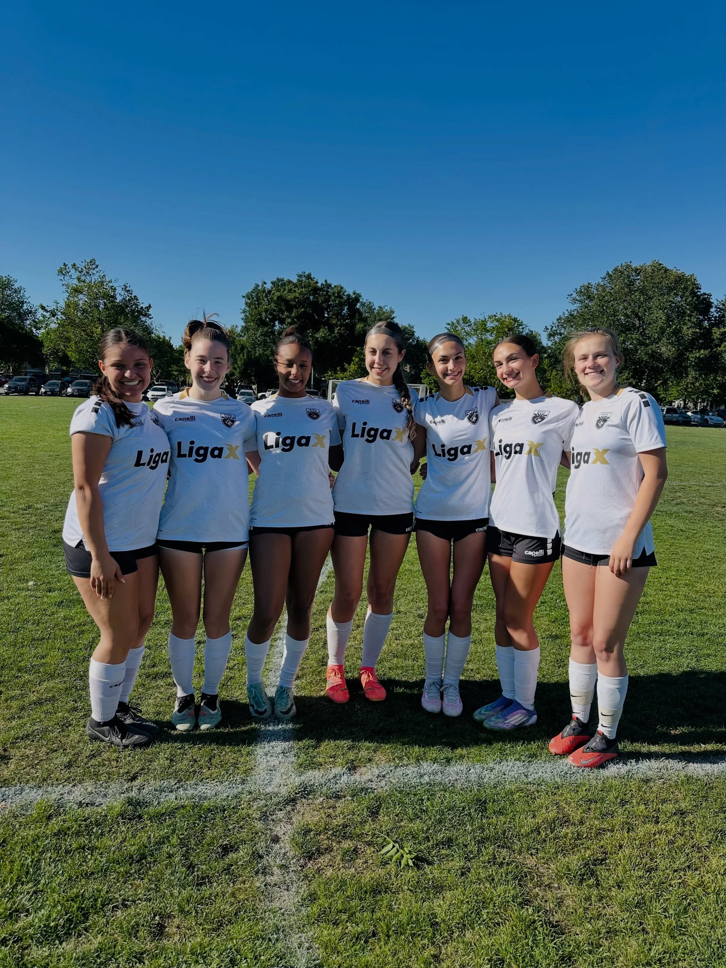 Shout-out to the 7 Seniors from our DVFC U19 girls black team. The future is bright for these lady wolves! 👩&zwj;🎓🙌