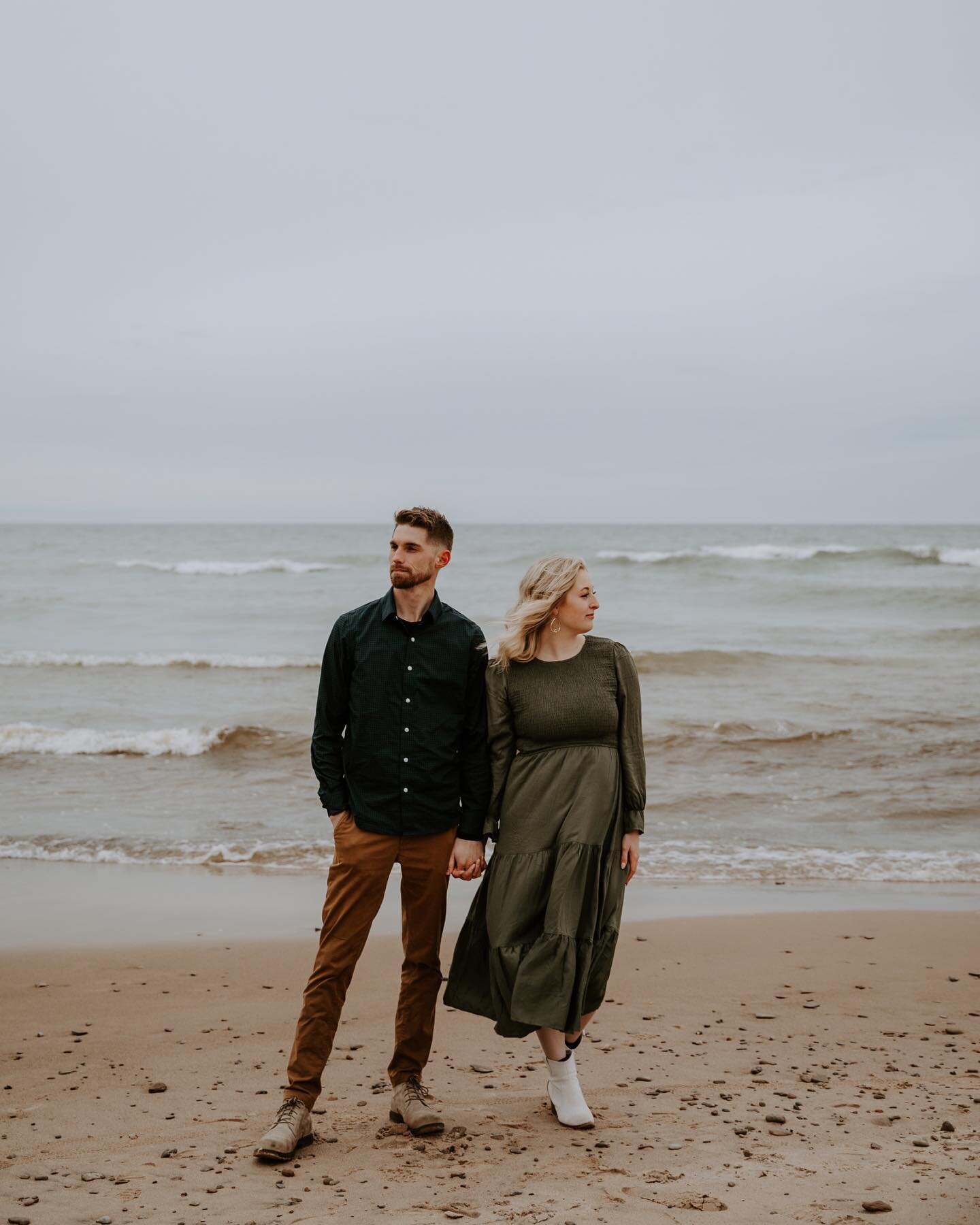 Going to the beach when it&rsquo;s barely 30 degrees is not ideal but  it still makes for some hella cute engagement photos! Always down to freeze my fingers for a good location ❄️
.
.
.
.
#indianapolisweddingphotographer #indianaweddingphotographer 