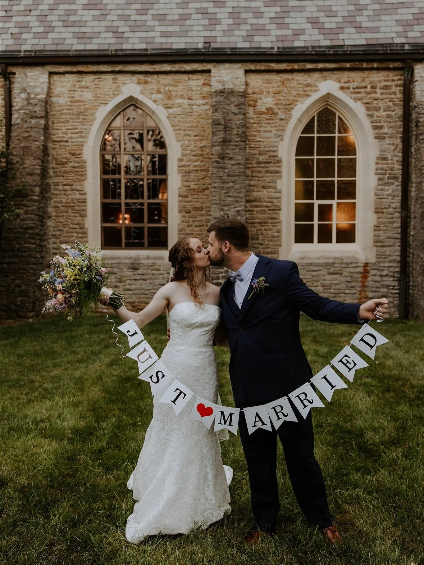 Highlights from Ashleigh + Evan&rsquo;s wedding this past Saturday 🌼

#indianapolisweddingphotographer #indyweddingphotographer #indianaweddingphotographer #muncieweddingphotographer #wedding #miamiuniversity