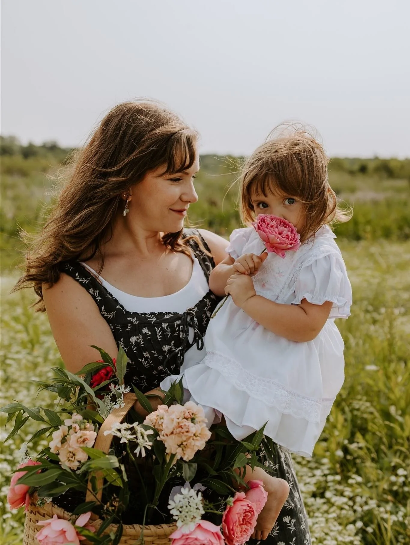 The cutest lil mini me session 🌸

#indianapolisphotographer #munciephotographer #indyphotographer #indianaphotographer