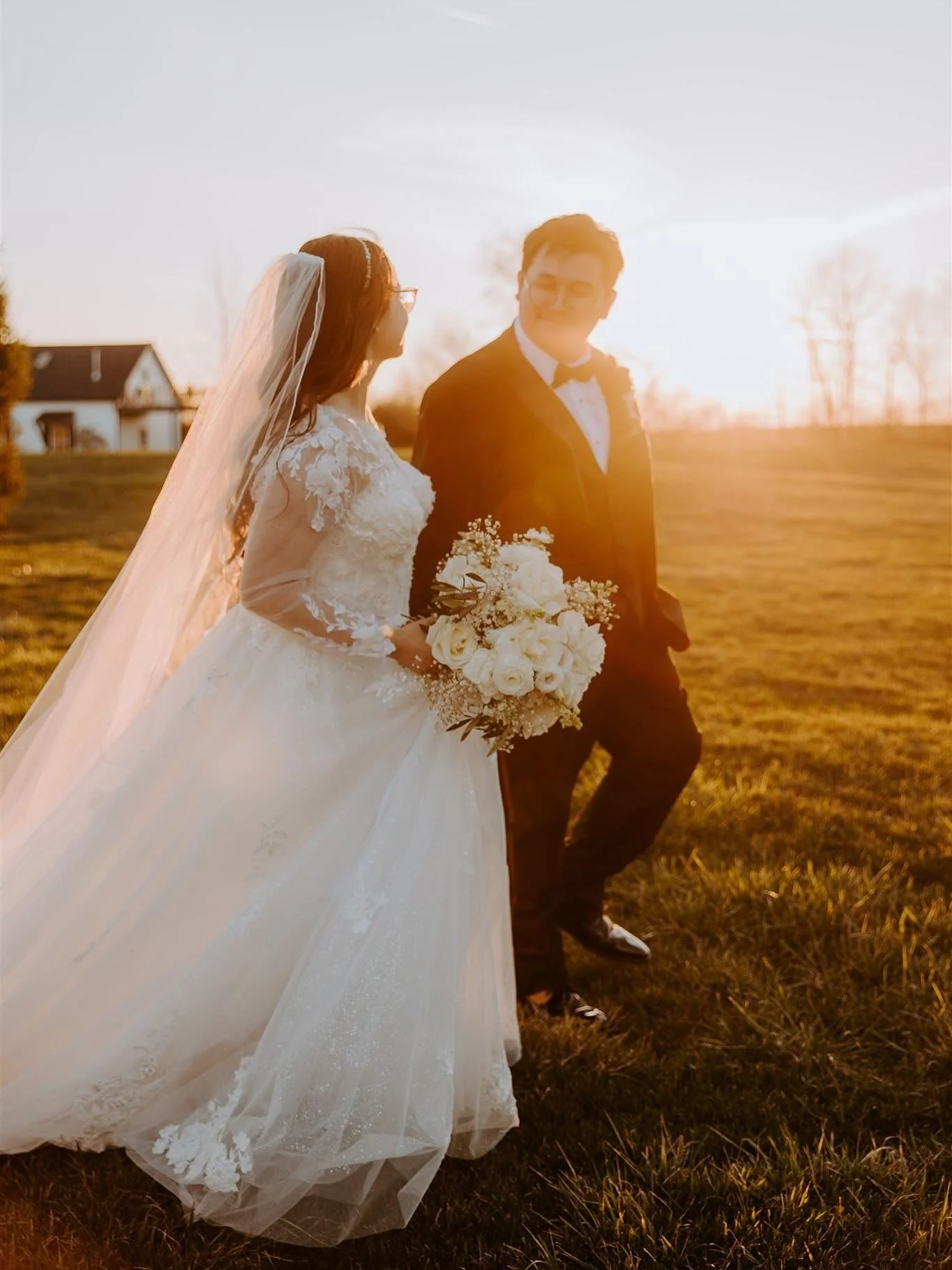 Caught better golden light in March than I have in June ☀️

#indianapolisweddingphotographer #indyweddingphotographer #indianaweddingphotographer #muncieweddingphotographer #fortwayneweddingphotographer