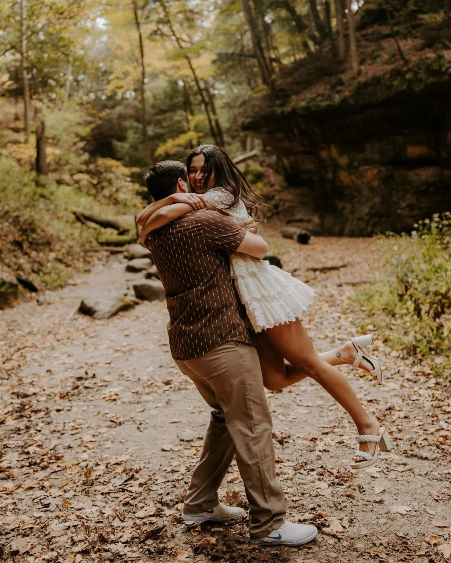 Just your reminder that Indiana has more than cornfields 🌲🍂✨

#indianapolisweddingphotographer #indianaweddingphotographer #indyweddingphotographer #muncieweddingphotographer