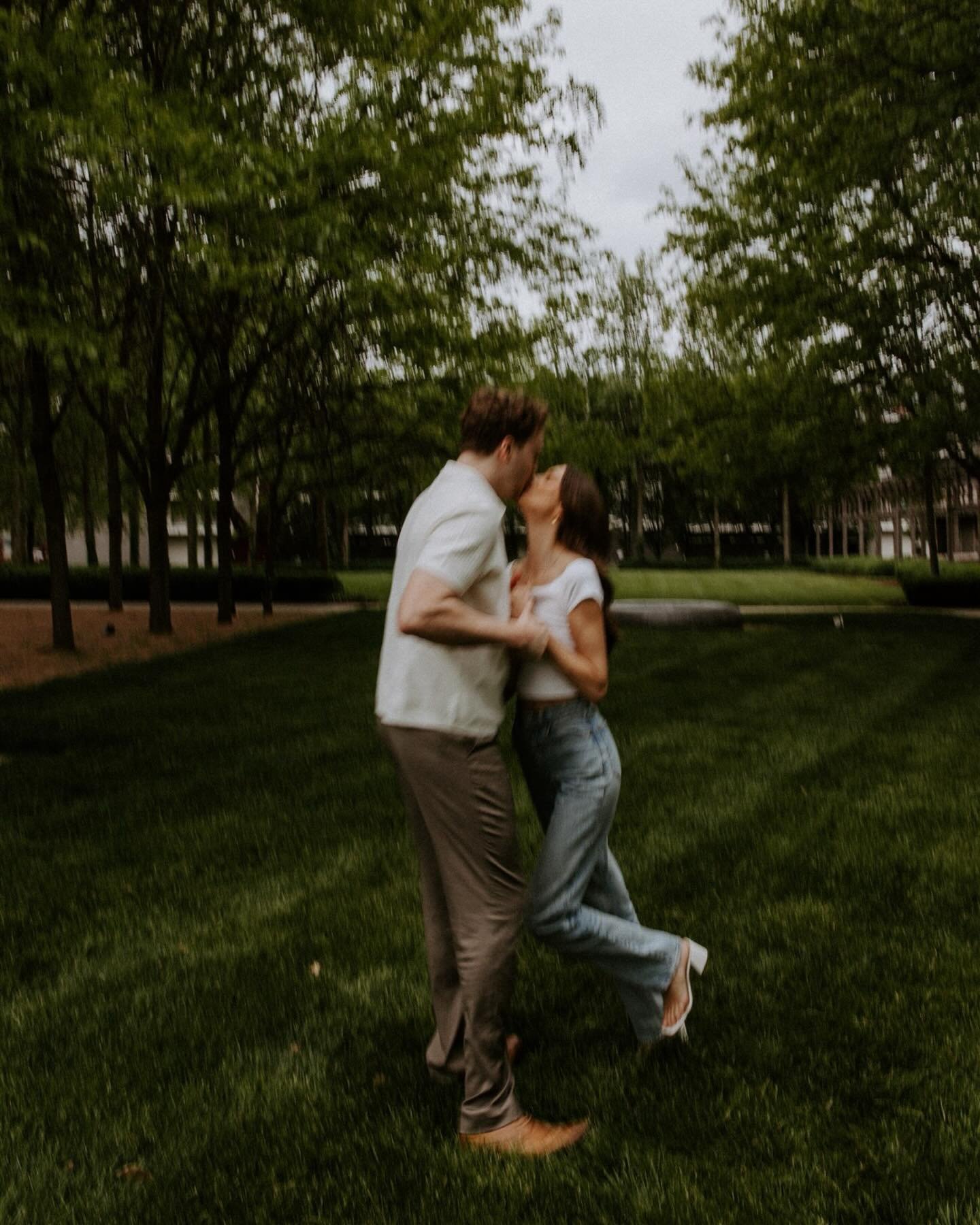 Flowers are in bloom, color is back, spring wedding season is almost in full swing ☀️🌸

#indianapolisweddingphotographer #indyweddingphotographer #indianaweddingphotographer #indianapolis #engagementphotos