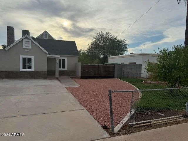 2114 N 24th Pl