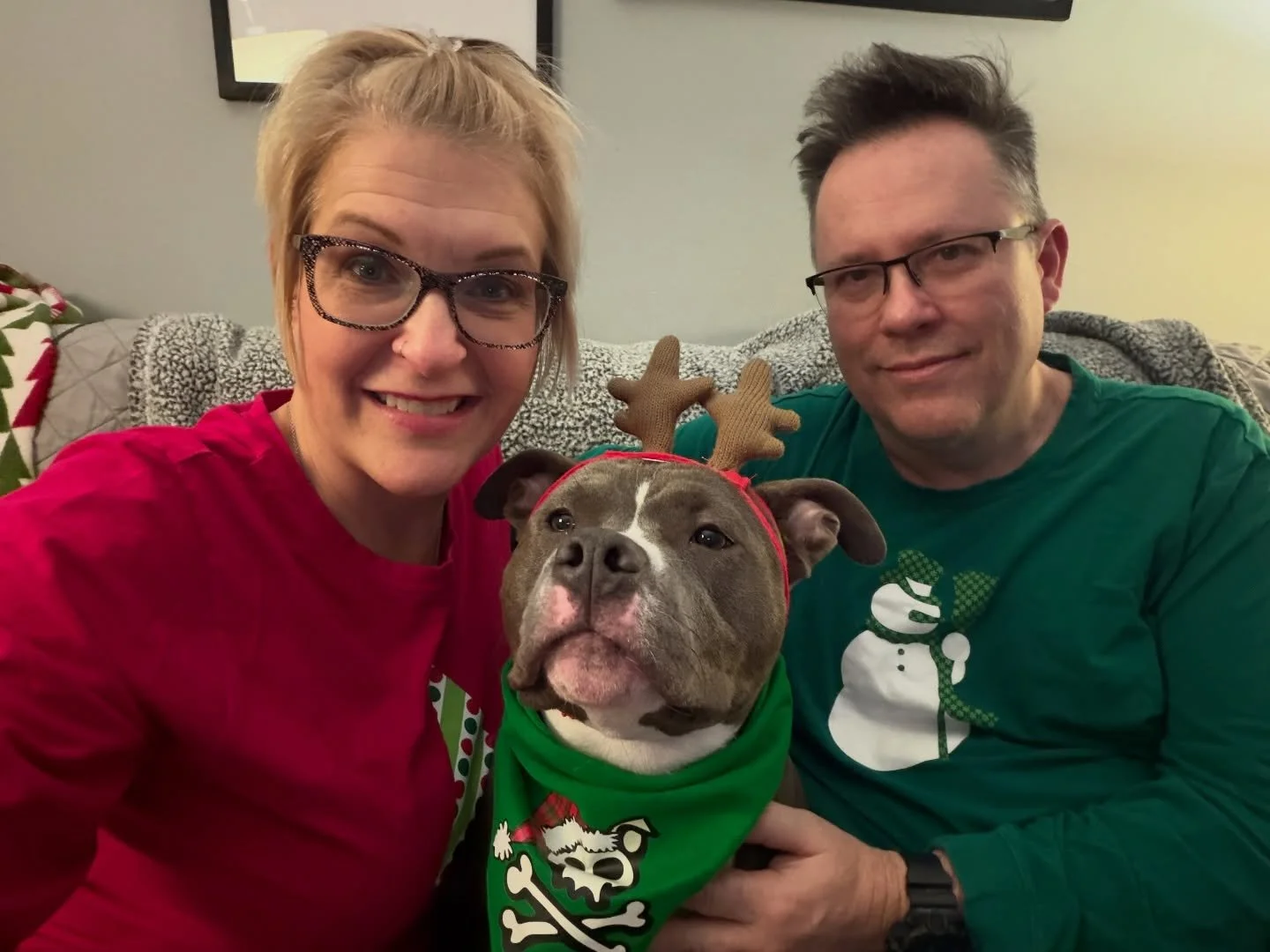 Merry Christmas from my family to yours! 🖤💀🐾🎄