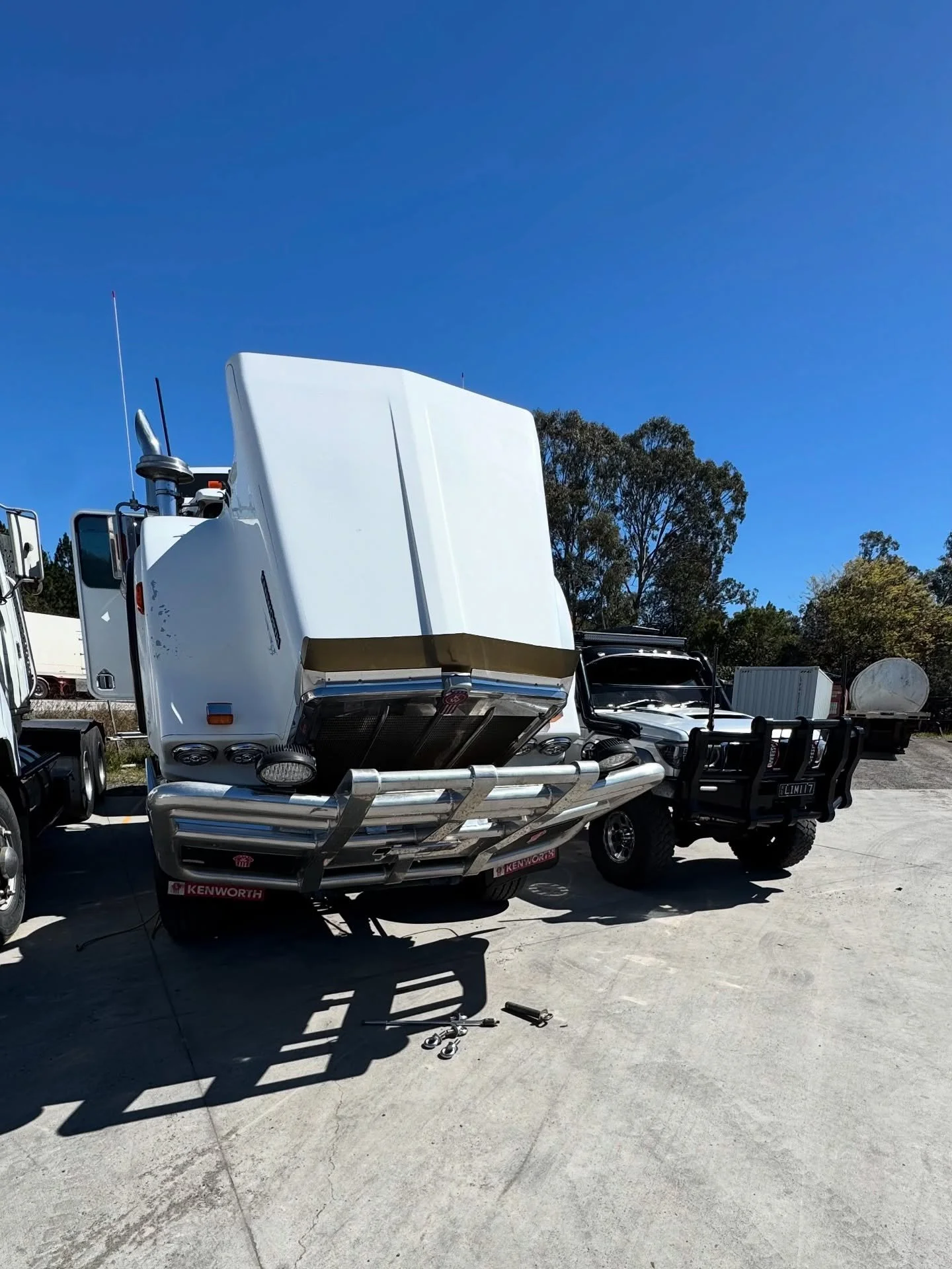 As the hot weather starts to creep up preventative AC maintenance is key for a cool cab throughout this summer! @wyton.transport 
📞 0422 429 366 for all diagnostics, repairs and breakdowns on all trucks and machinery located SEQ