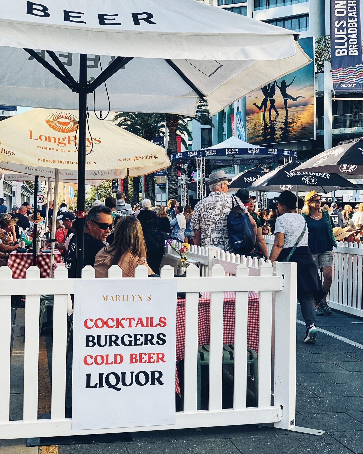 @bluesonbroadbeach has officially kicked off! Come hang by the stage and sip on some delicious drinks and grab a bite to eat!
.
.
.
.
#goldcoast #destinationgoldcoast #cocktails #bluesonbroadbeach #bluesmusic #marilyns #marilynsgc #marilynsbar #maril