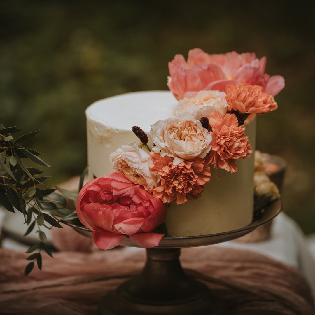 Having a sweet table on your elopement is an amazing way to truly enjoy your day! What would you choose for your table?

Here are some suggestions: 

Candy Buffet
Chocolate Fountain
Mini Dessert Shots
Macarons
Donut Wall
Cupcake Bar
Ice Cream Selecti