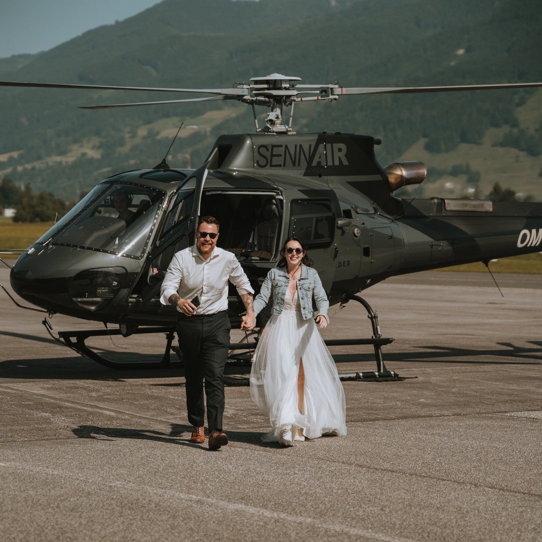 Why settle for ordinary when you can make your wedding an adventure? 🏔✨
From mountaintop vows to helicopter rides, hiking to a an alpine lake, skiing into your ceremony, riding horses through alpine meadows, or climbing to your vows - your love stor