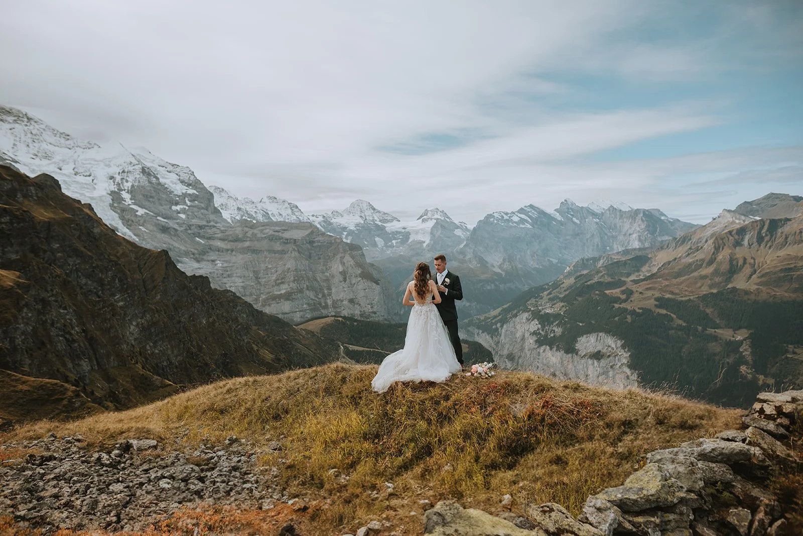 Late summer elopement in the Swiss Alps