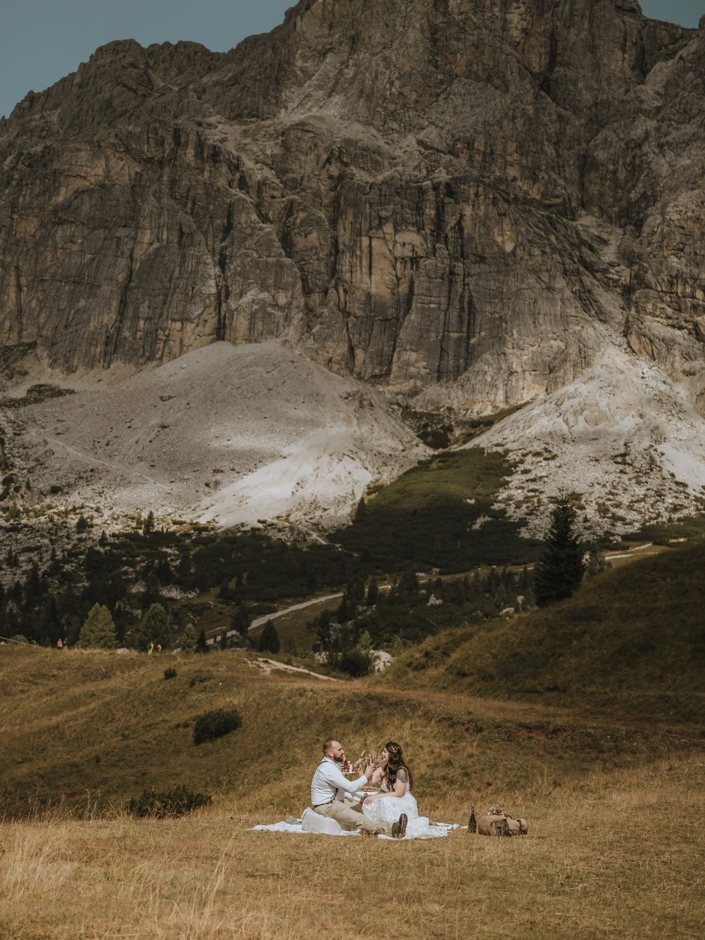 Having a picnic on your elopement day is a fantastic way to truly enjoy the moment. What would you choose for your picnic?

Here are some suggestions: 

Candy
Chocolate
Mini Dessert Shots
Macarons
Donuts
Cupcakes
Ice Cream
Fruit and Cheese Display
Ca
