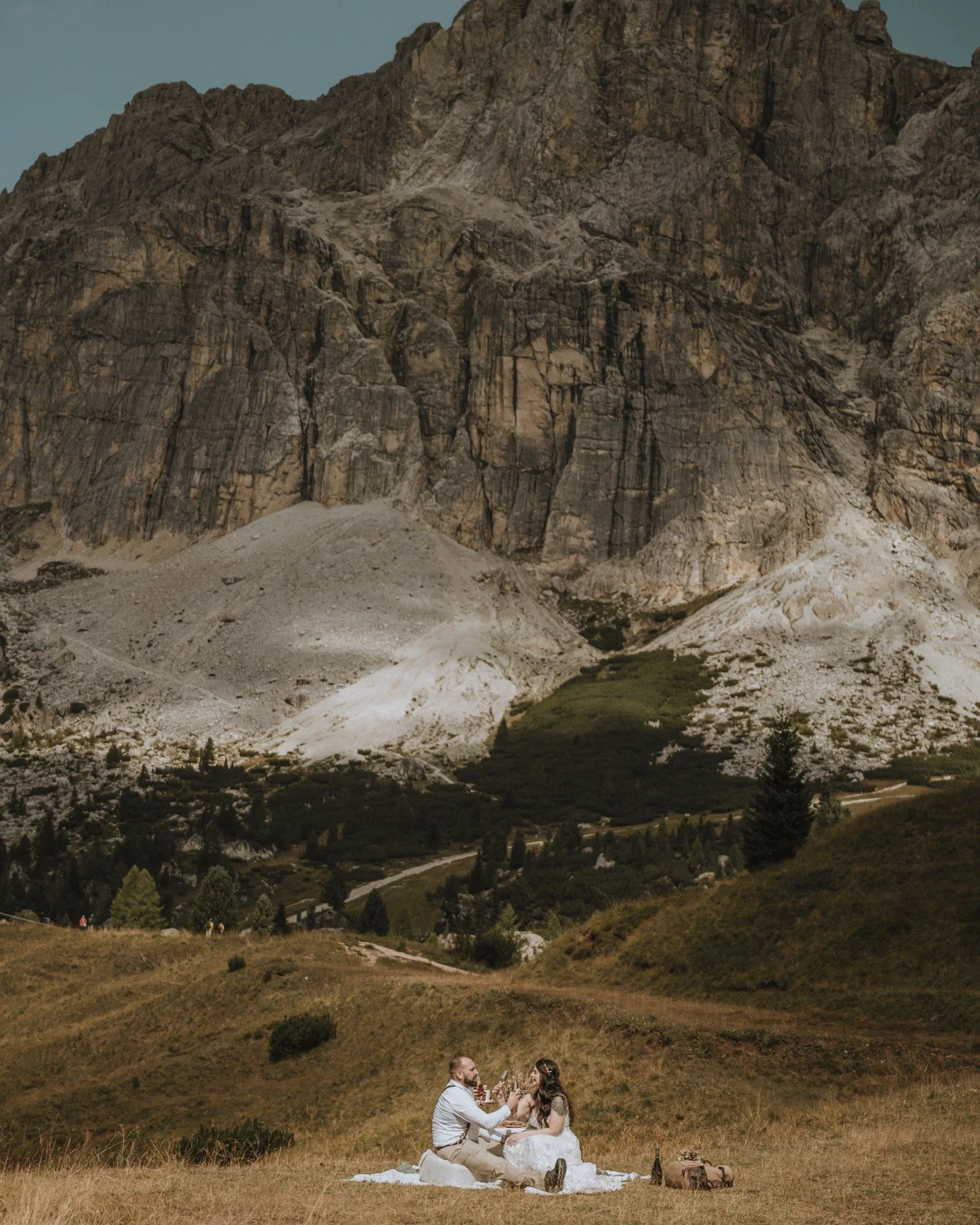 Some days feel like they&rsquo;re written just for you and S &amp; Z&rsquo;s elopement in the Dolomites was exactly that kind of magic ✨⛰️

They wanted to turn their elopement into a full-on experience. No pressure, no fuss, just a mountain adventure