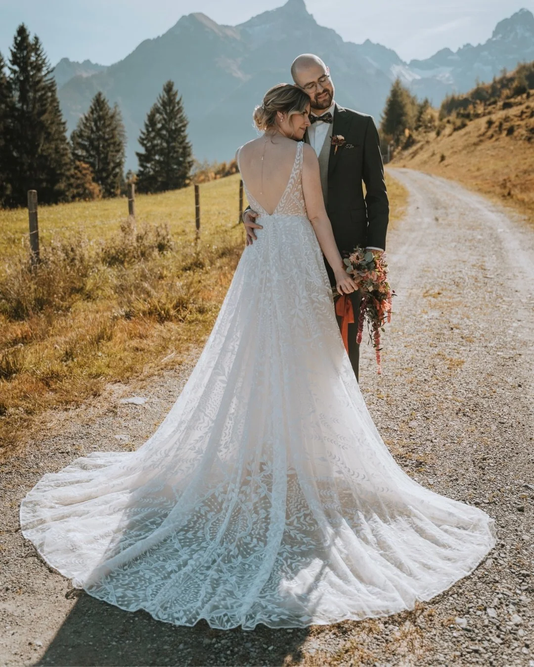 F &amp; S said &ldquo;I do&rdquo; in Vorarlberg, Austria. 🏔️

And honestly? You don&rsquo;t always have to go all the way to Switzerland for an epic Alpine elopement.☺️

Vorarlberg has it all: dramatic mountain peaks, green alpine meadows, forests, 