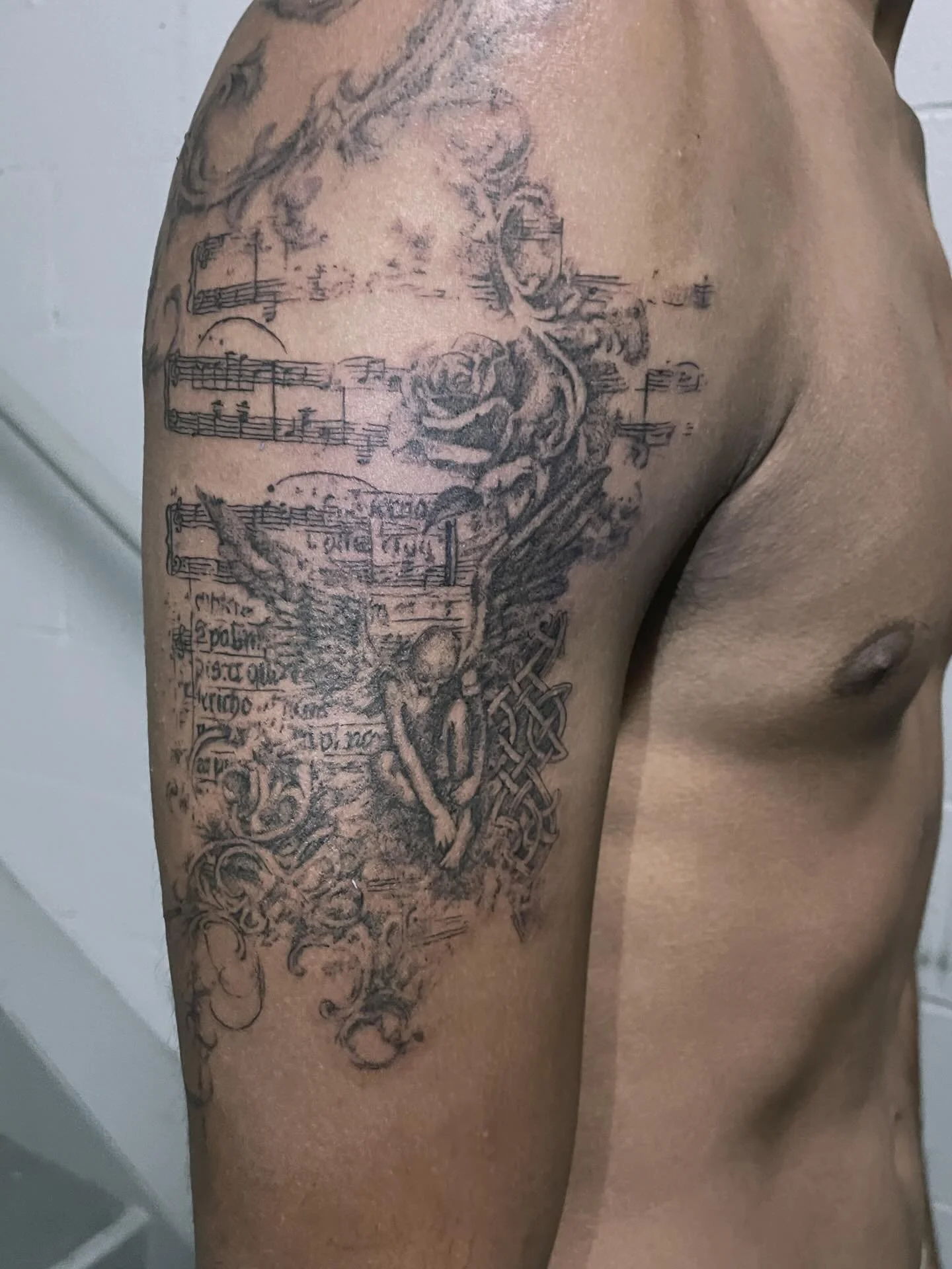 neeeed 2 do more like this, thank you marco for letting me do your first tattoos and comin from chicago before i could get there lolol 🪽🪽
worldwide waitlists in bio