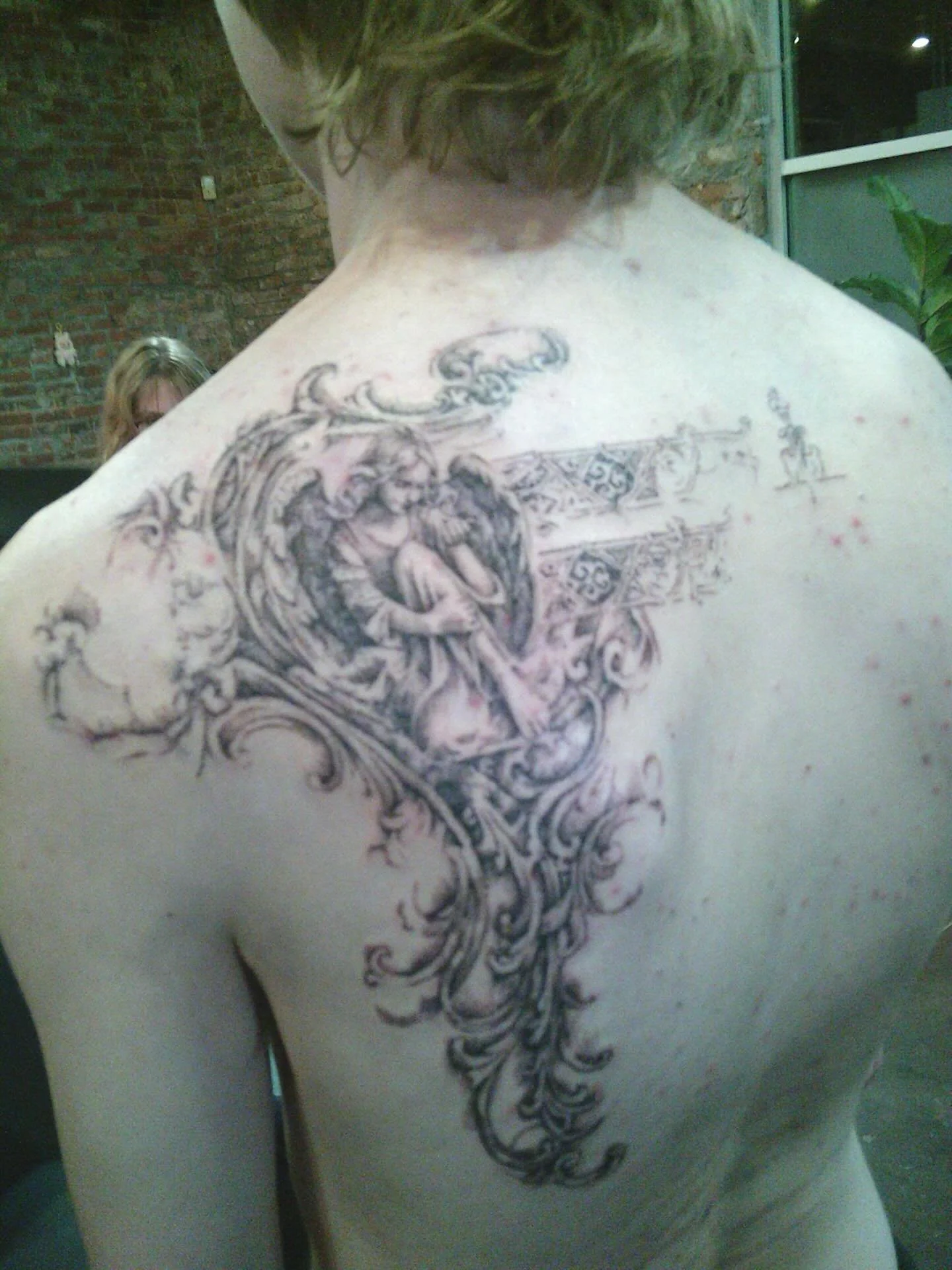 still have soo many photos to post of tattoos i did on my recent chicago-atlanta-austin tour T^T but here's an awesome memorial tattoo i got to do in atlanta @afterglow.ttt ⚜️
thank you so much julian for trusting me with such a meaningful one 🩵

ny