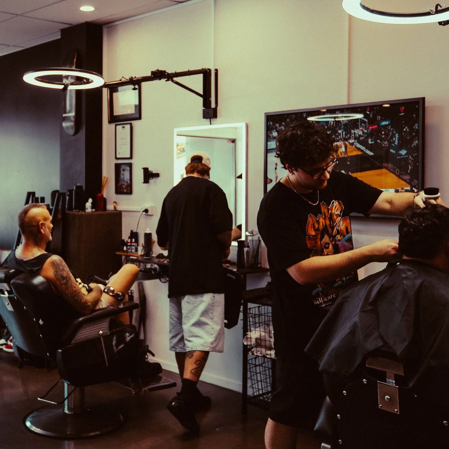 Precision grooming.
Where detail matters. 
Now accepting back to school bookings with walk ins available. ⚡️

link in bio to secure! 

📸 cred - @whatisjusy 

#napier #menshair #fades #kidscuts #haircare