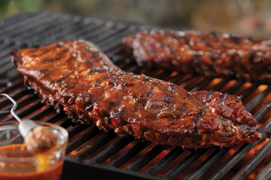 Temperatures are slowly rising, so it's time to uncover your grill! Whether you're new to grilling or a total grill master, this Tangy Grilled Back Ribs recipe is for you. You only need five ingredients, and the prep is super simple!

Ingredients
4 p