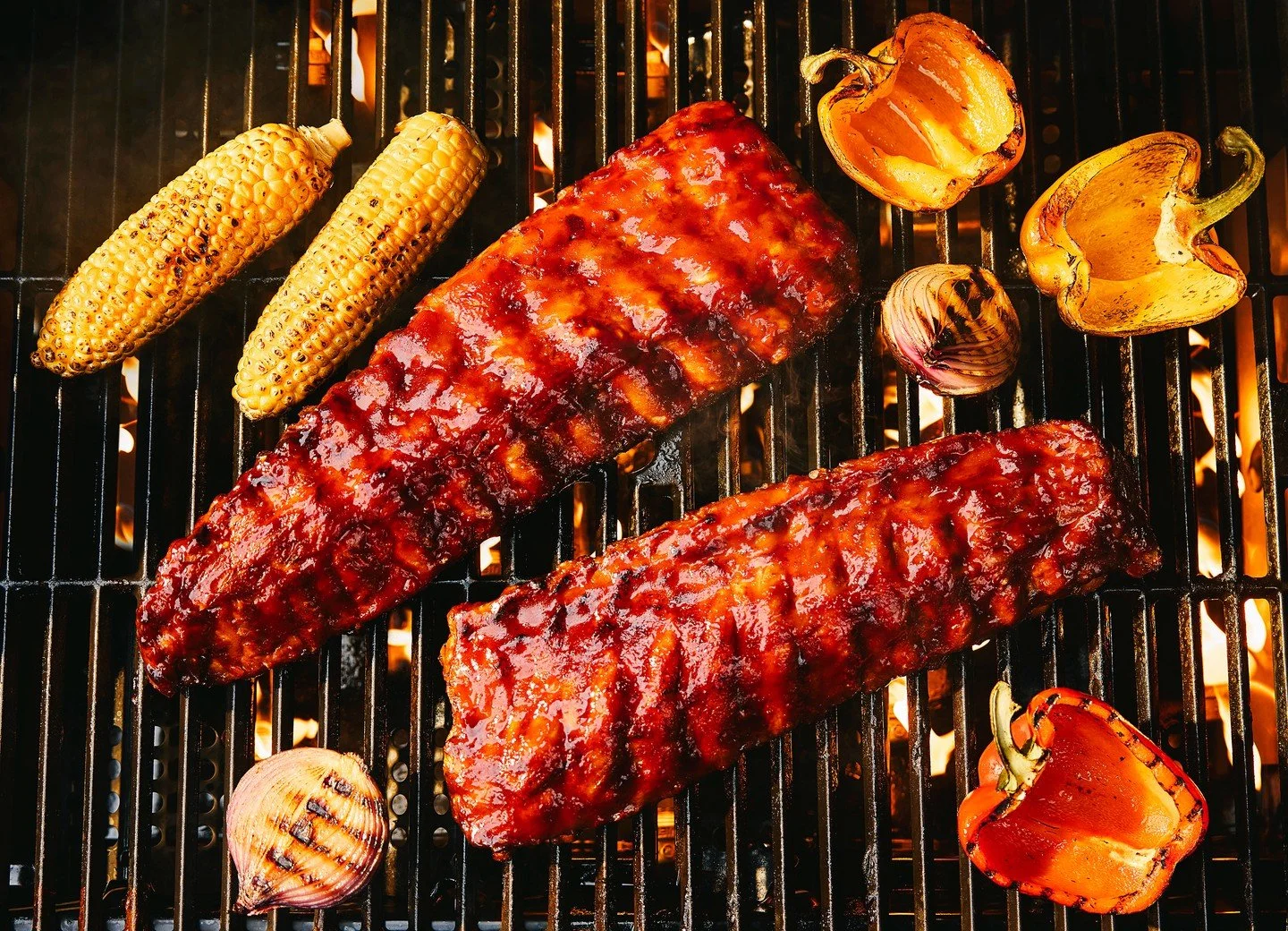 🔥You hear it before you see it&hellip; that first sizzle on the grill.⁠
Ribs on the grill, smoke in the air, and everyone slowly making their way outside, because they know what&rsquo;s coming.⁠
⁠
This is what Memorial Day weekend tastes like.⁠
👉 W