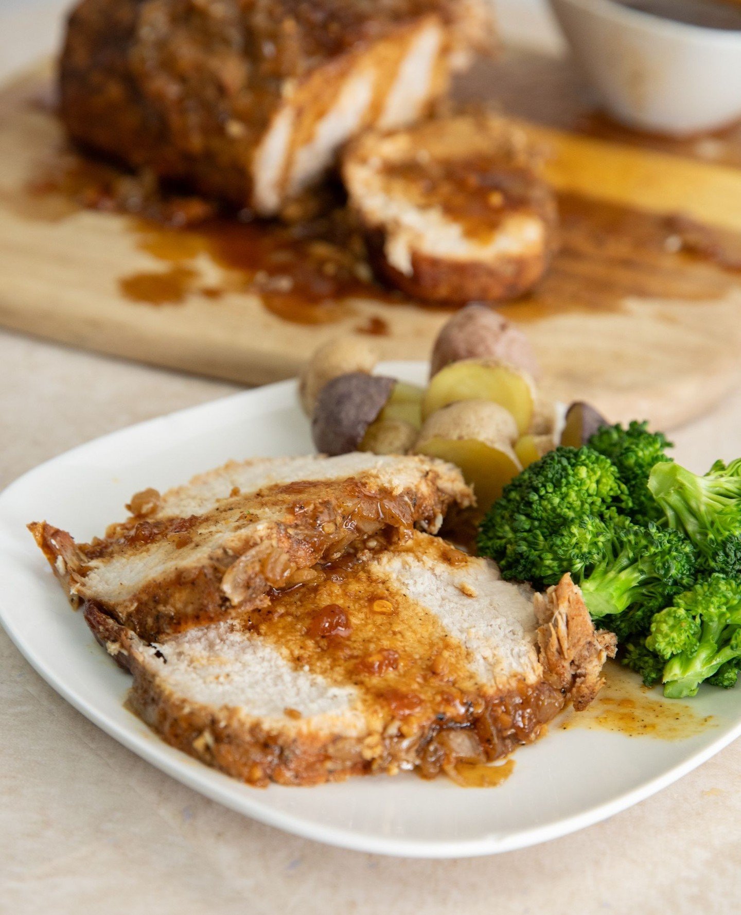 Too hot to cook? Let the slow cooker handle dinner tonight ☀️⁠
Try out this easy and delicious Slow Cooker BBQ Pork Loin