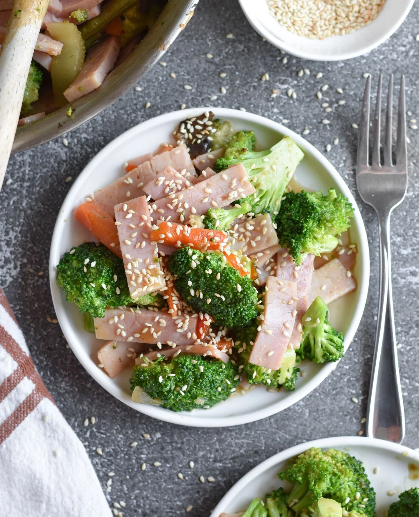 Summer schedules get busy, simple, protein-packed meals make it easier 💪Quick and easy ham stir-fry for a weeknight win.⁠
⁠
Get the full recipe in our bio!