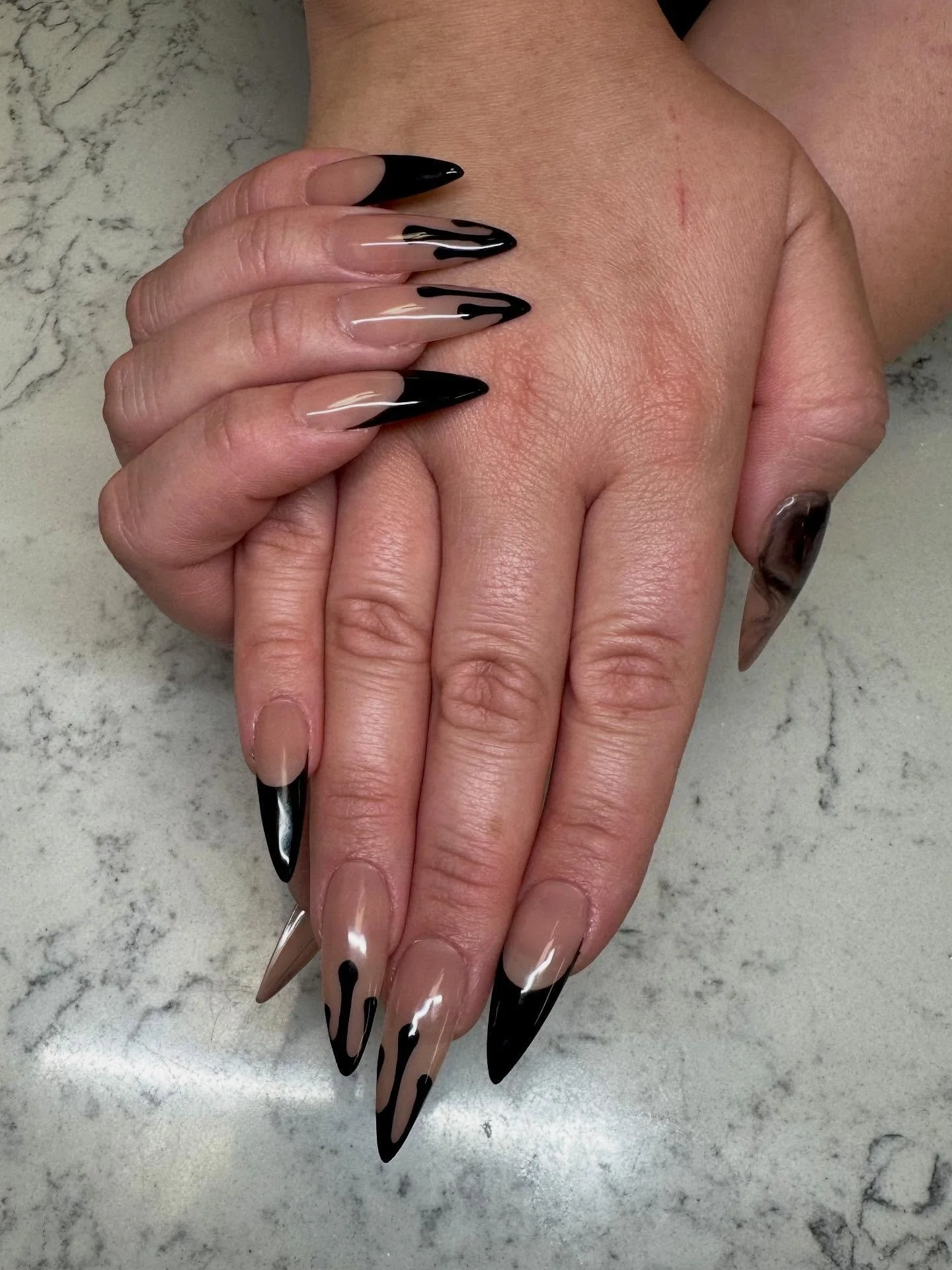 Gel X x Halloween 🖤

#nailart #spookynails #freshnails #stilettonails #nailtechnician