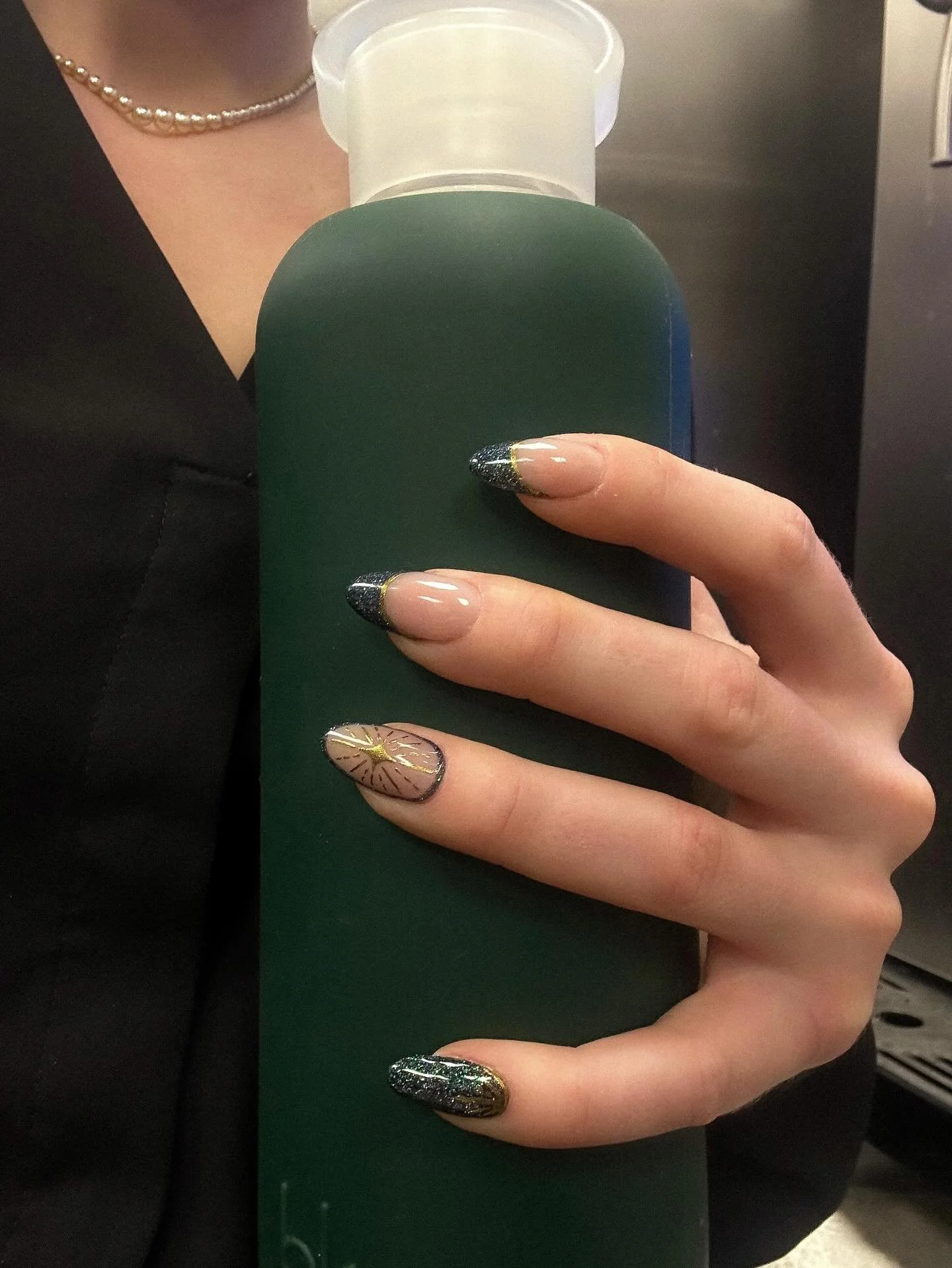 Subtly festive is the vibe for me 🎄

#christmasnails #holidaynailart #glamnails