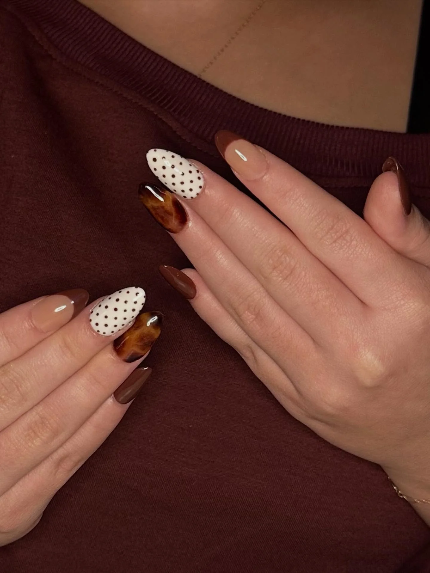 A vacay set for the lovely @ella_leone258 

#tortiseshellnails #polkadotnails #gelx