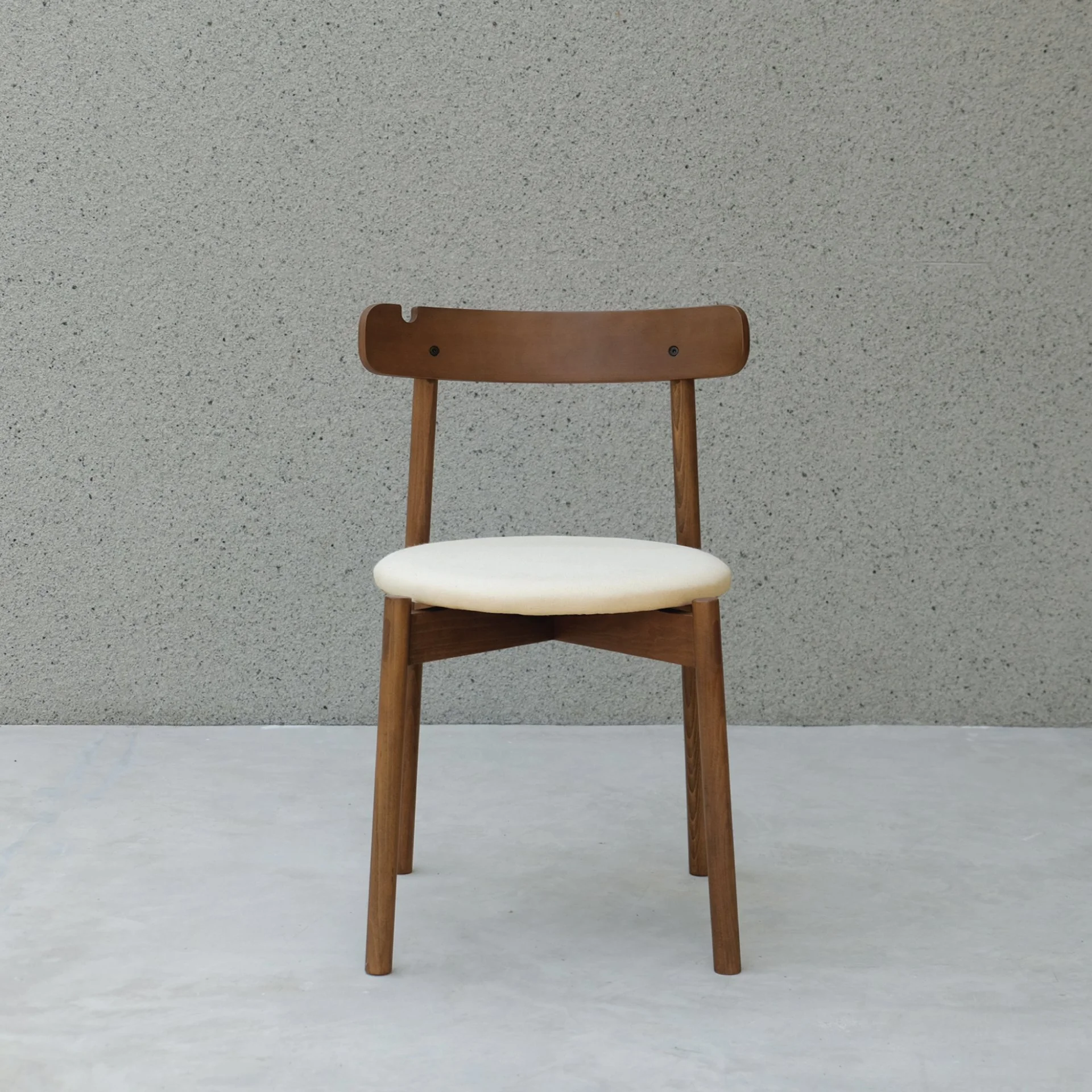 plus-chair_walnut_01.jpg