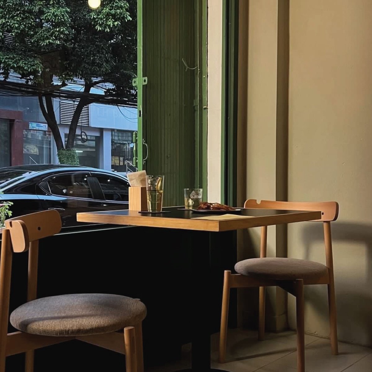 Plus Chair_Very Nice Bar.jpg