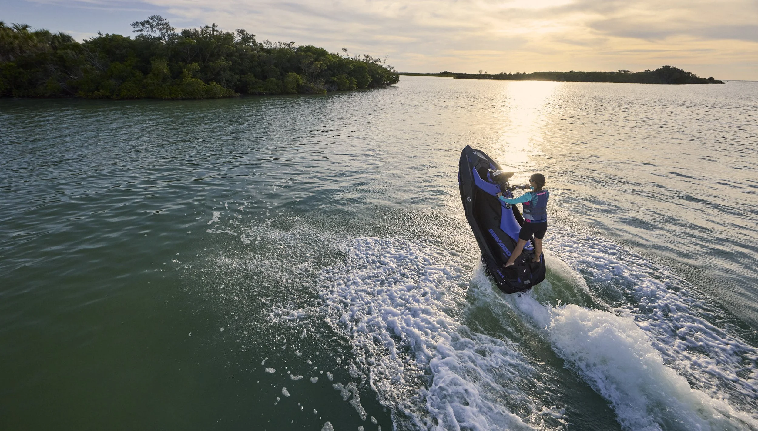 SEA-MY22-SPARK_BLUE_90-ACTION_36253.jpg