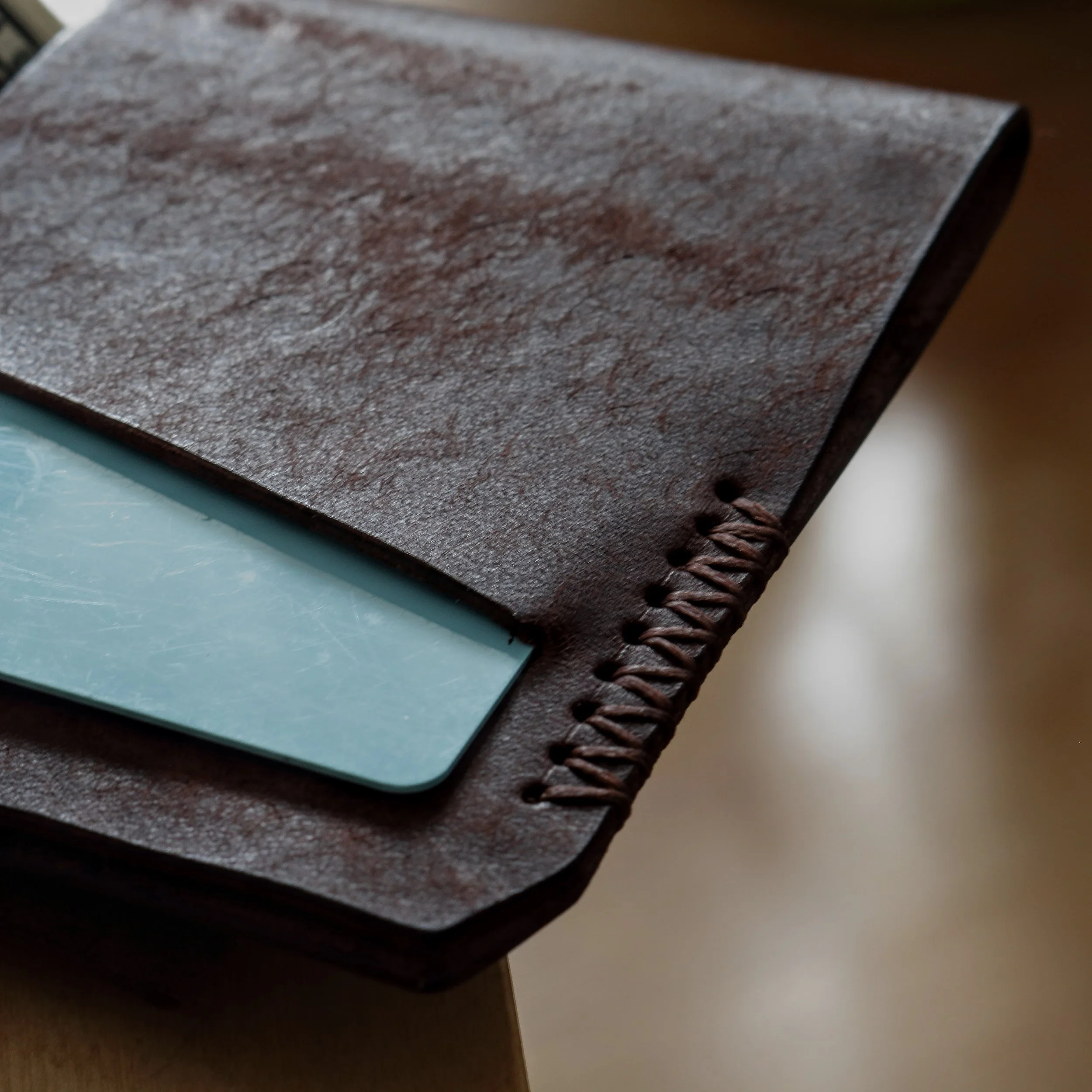 luxury leather wallet for credit cards and cash. Handmade in the EU