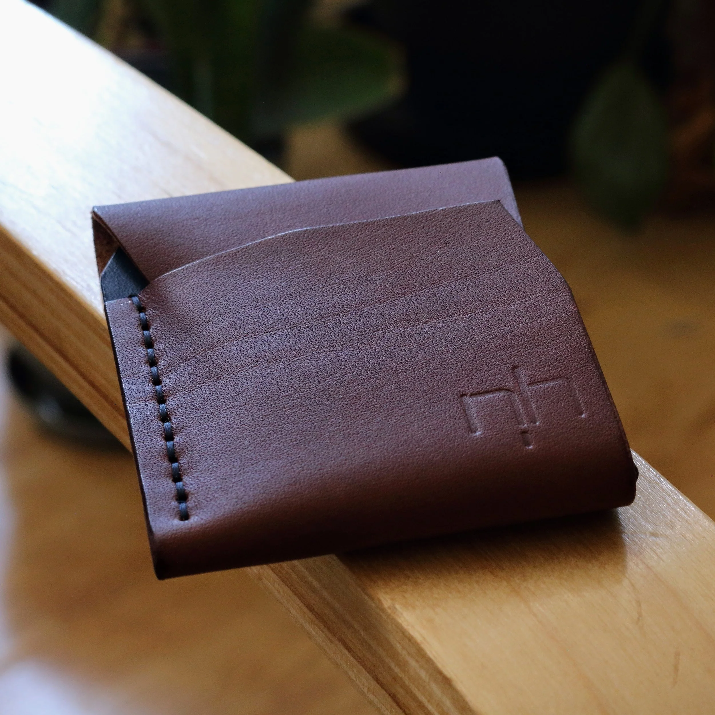Minimalist slim leather wallet for credit cards and folded cash. Handmade in Europe from vegetable tanned Italian leather