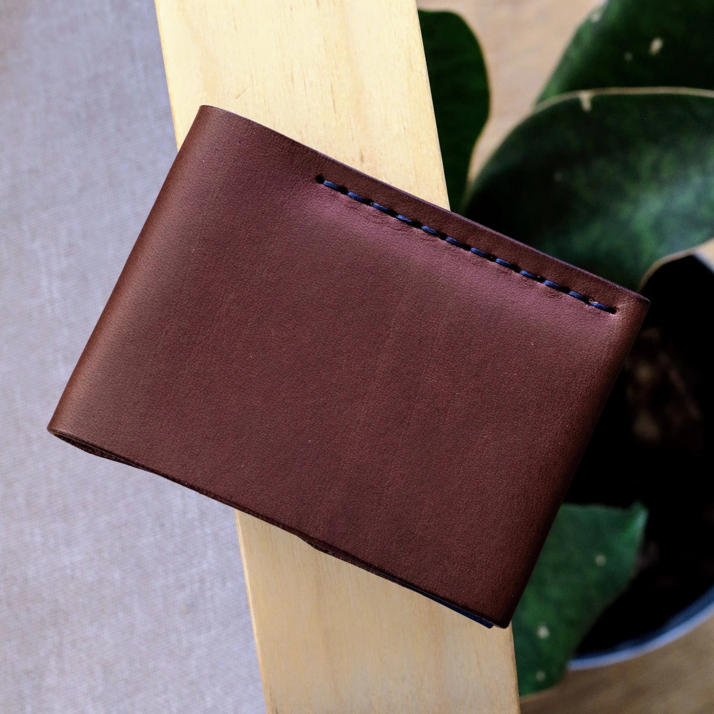 Italian full grain leather wallet for men. Handmade from full grain Italian leather