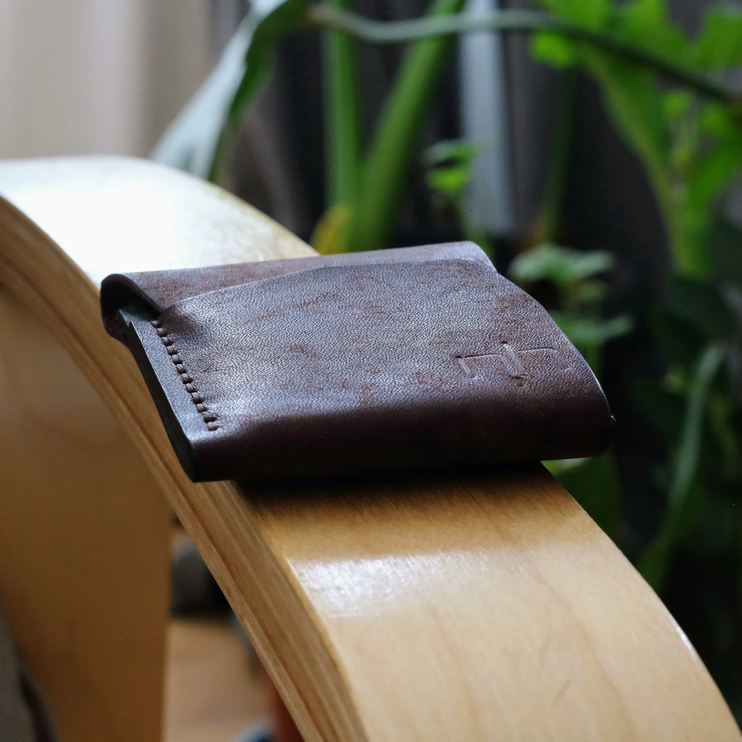vegetable tanned leather cards wallet. made in Europe