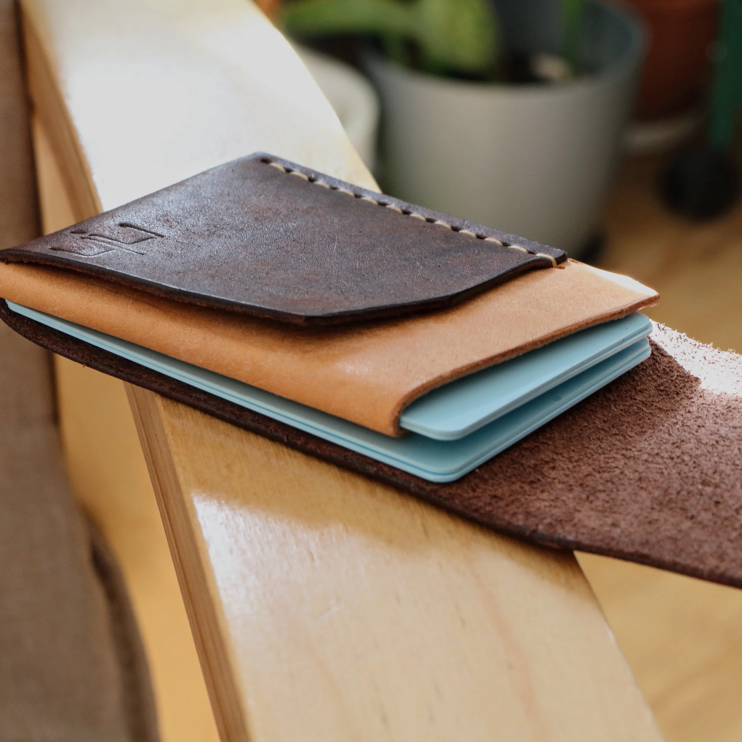 Italian full grain brown leather wallet for credit cards. Made in Europe