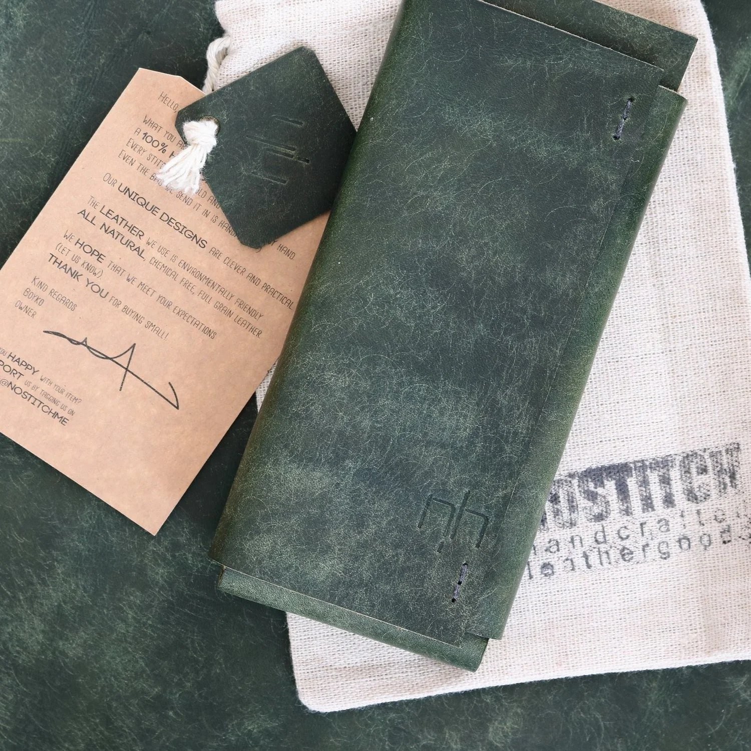 Protective leather holder for iPhone 16 Pro Max